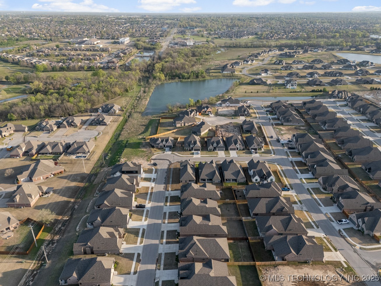 14504 E 80th Street North Property Photo 40