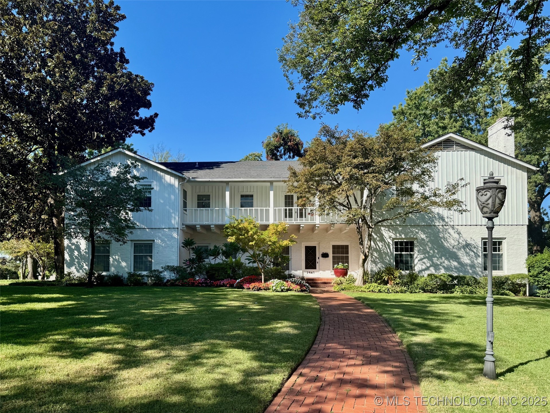 2840 S Victor Avenue Property Photo 1