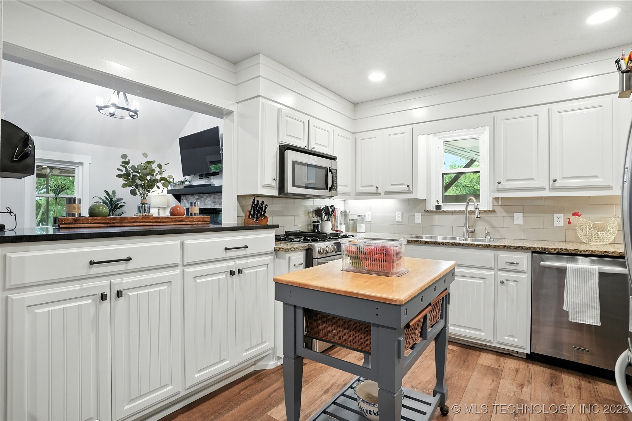 8759 W Rogers Boulevard Property Photo 9