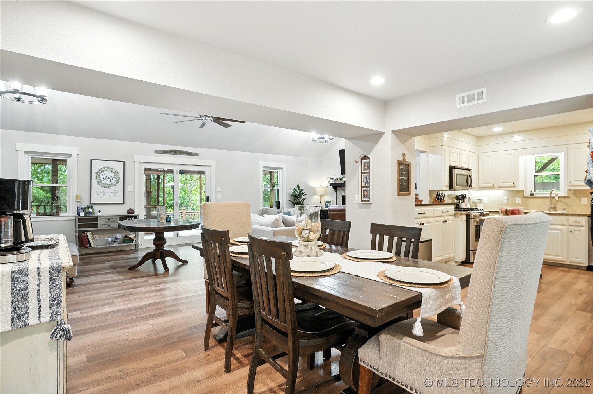 8759 W Rogers Boulevard Property Photo 11