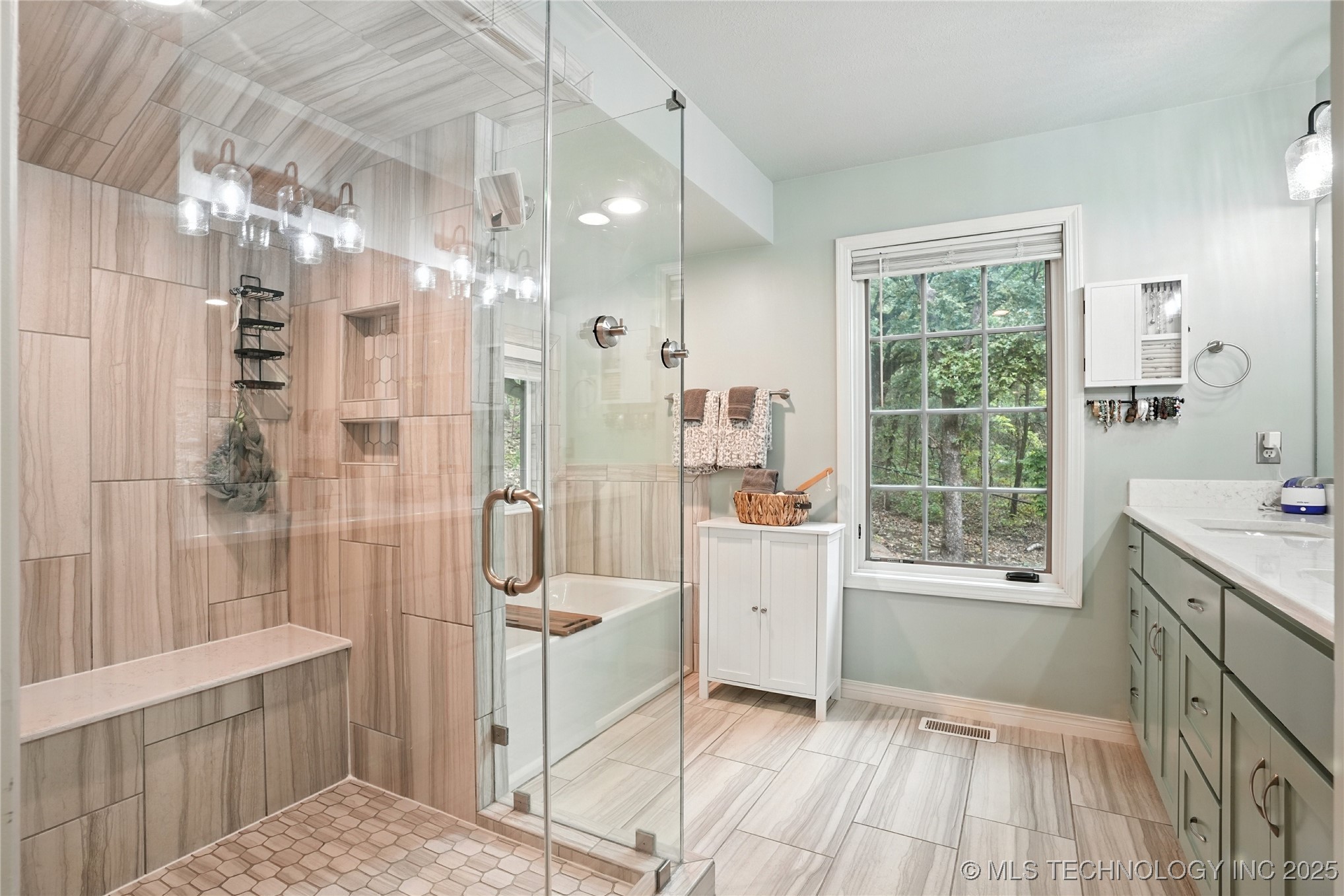 8759 W Rogers Boulevard Property Photo 18