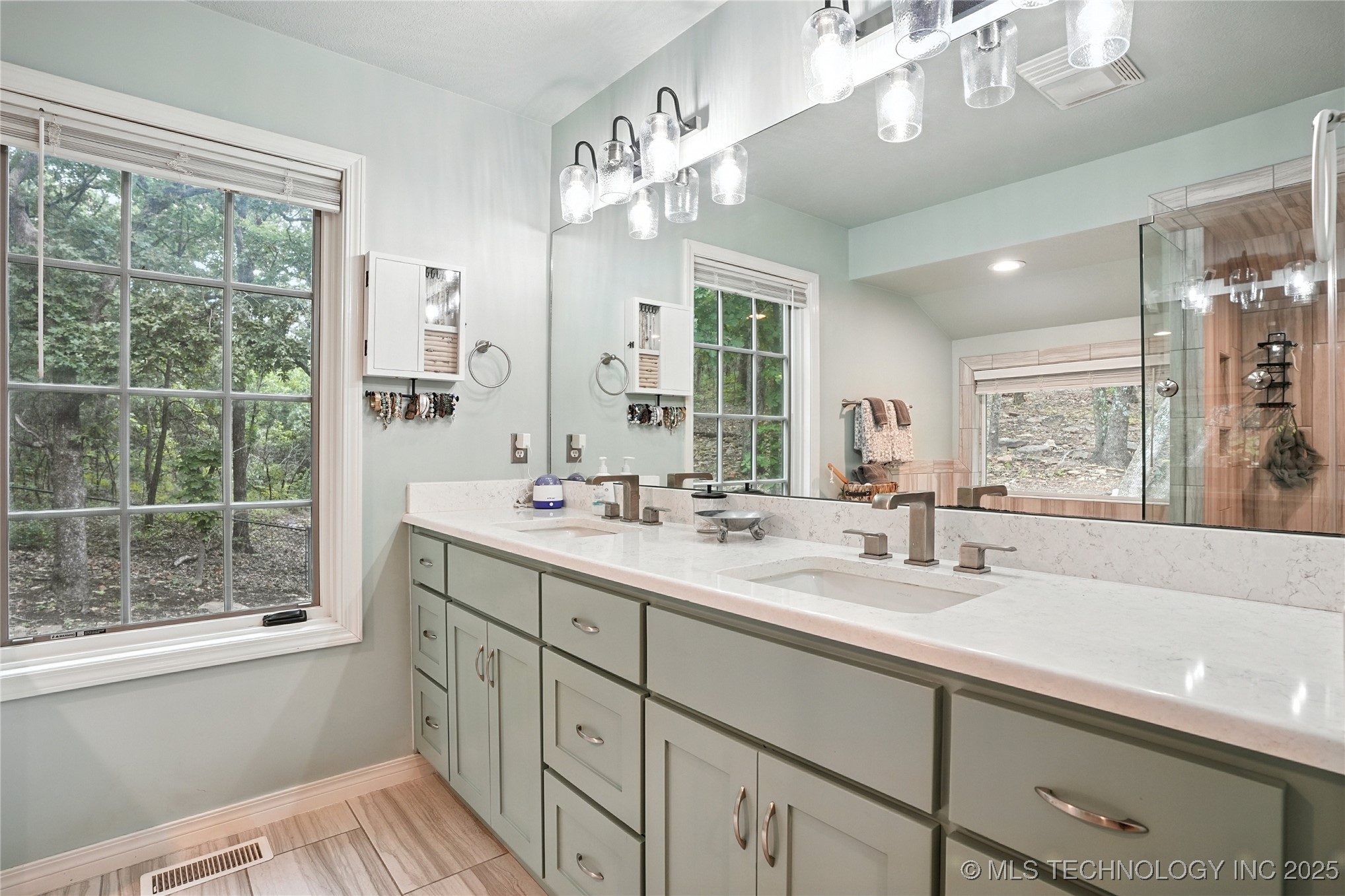 8759 W Rogers Boulevard Property Photo 19