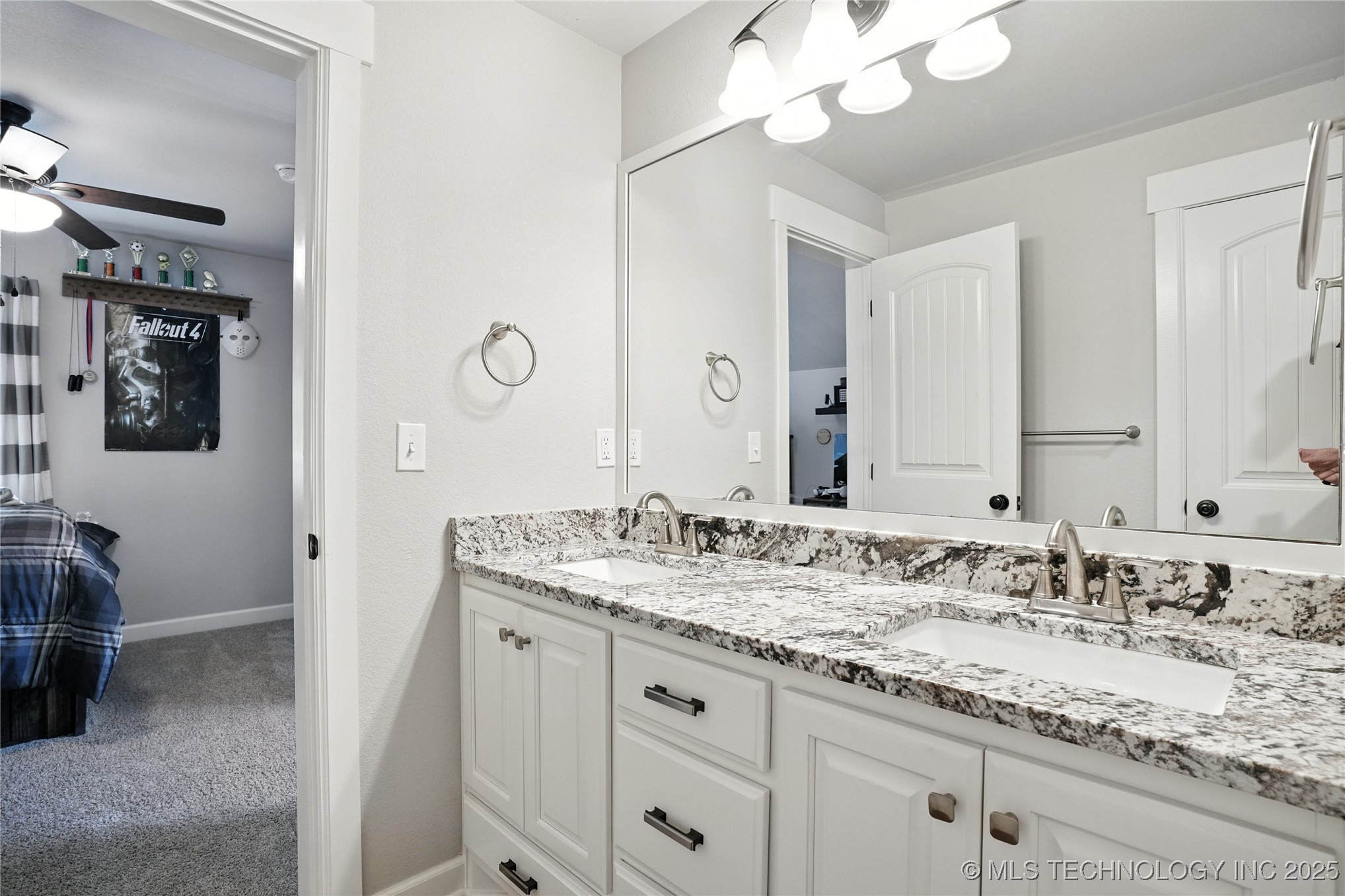 8759 W Rogers Boulevard Property Photo 32