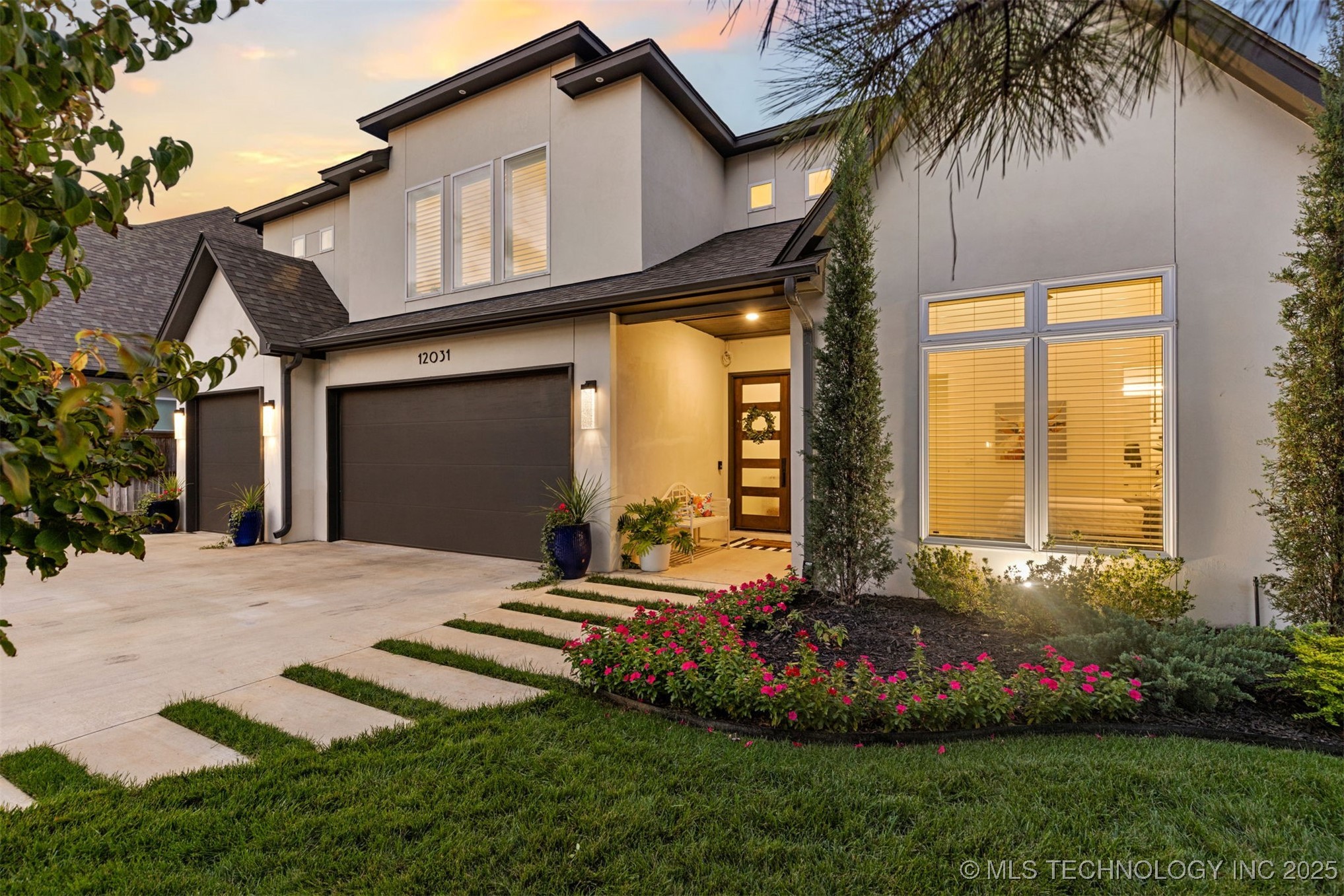 12031 S Urbana Avenue Property Photo 1