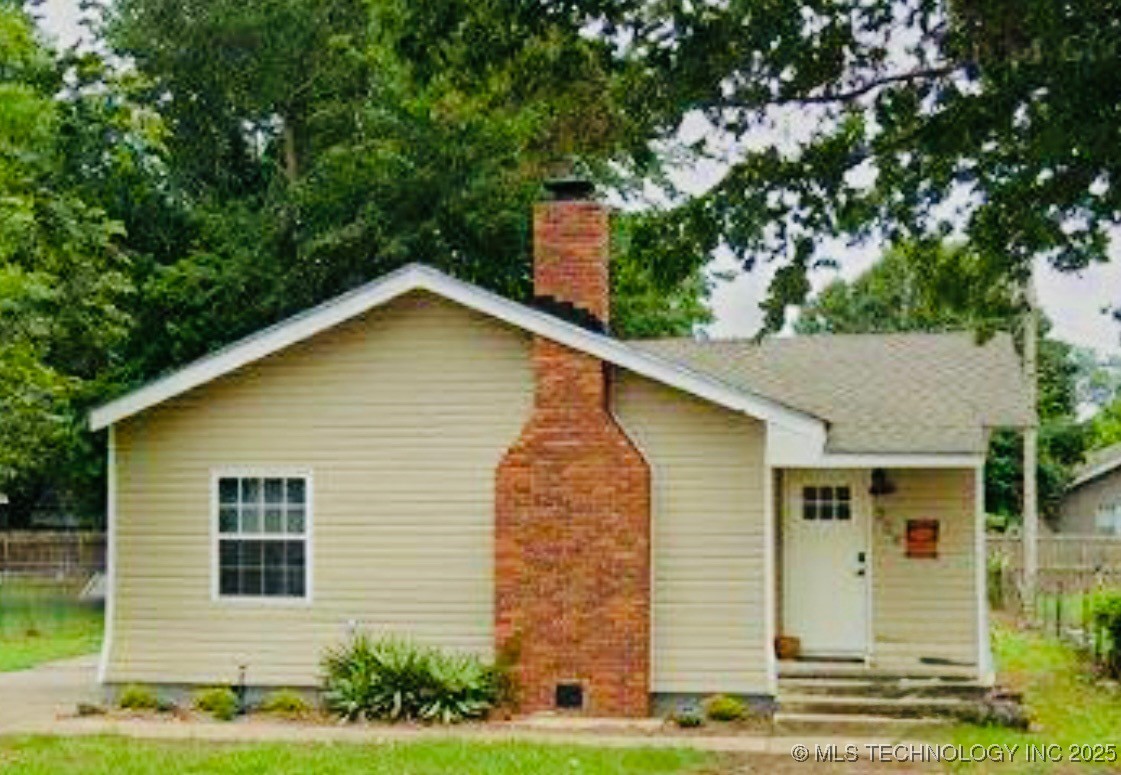 504 E 18th Property Photo 1