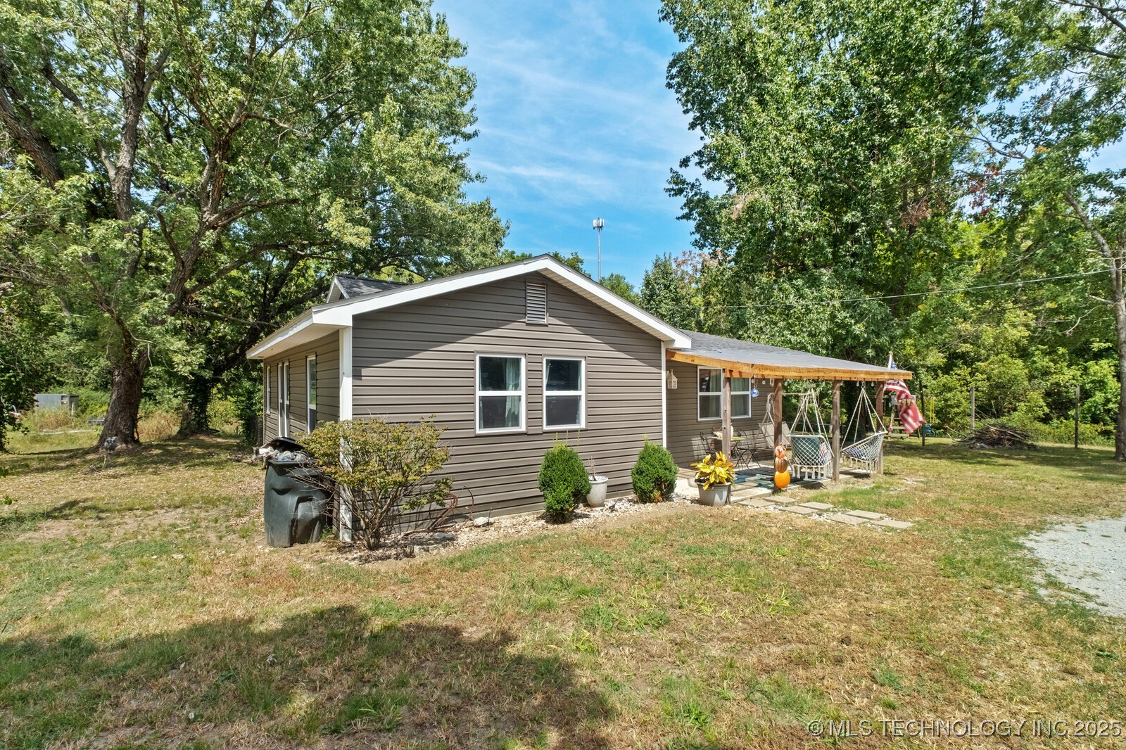 901 W Cherokee Property Photo 2