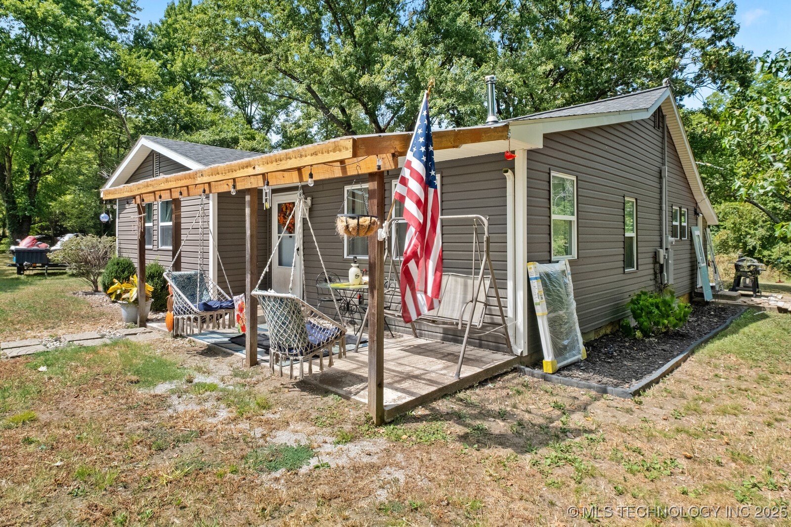 901 W Cherokee Property Photo 3