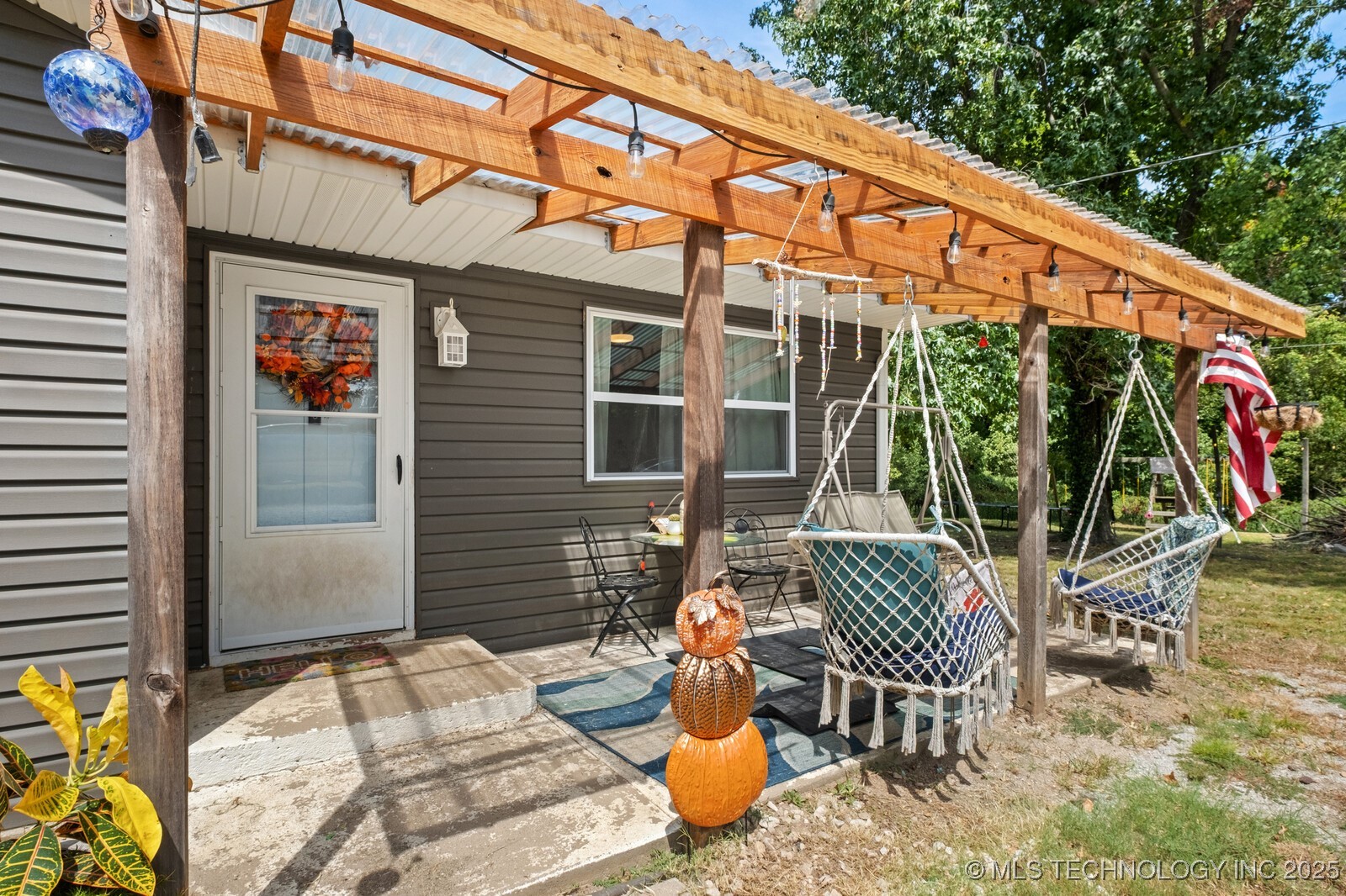 901 W Cherokee Property Photo 4