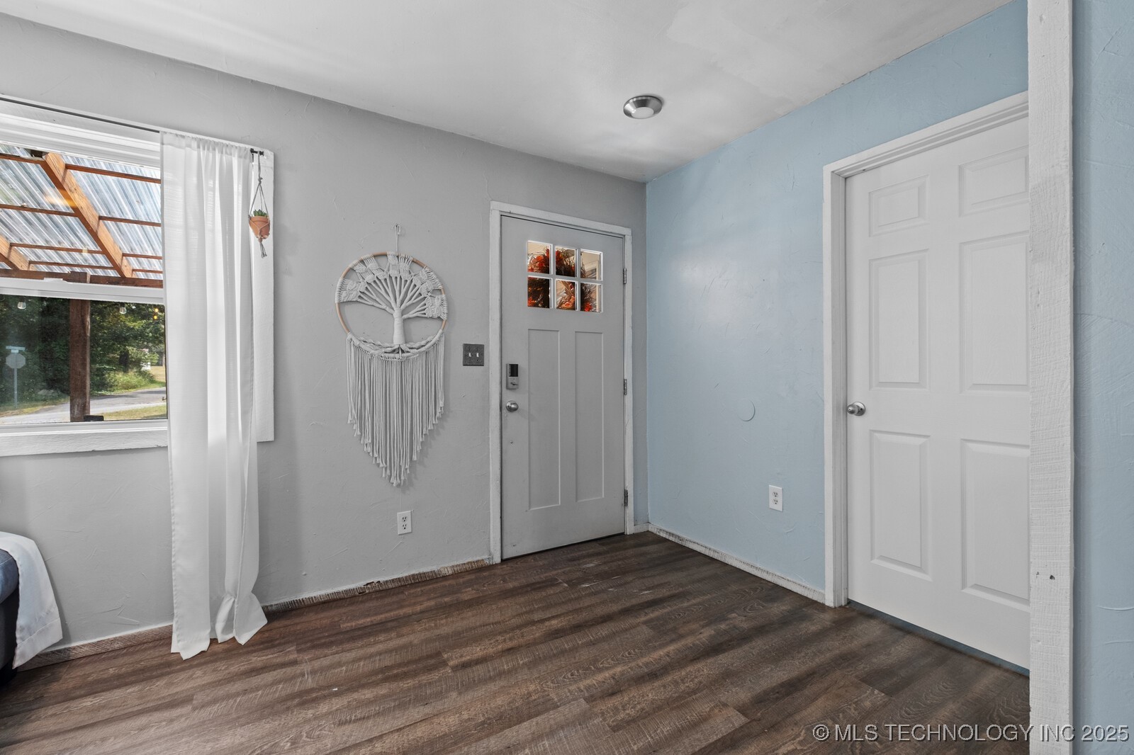 901 W Cherokee Property Photo 6