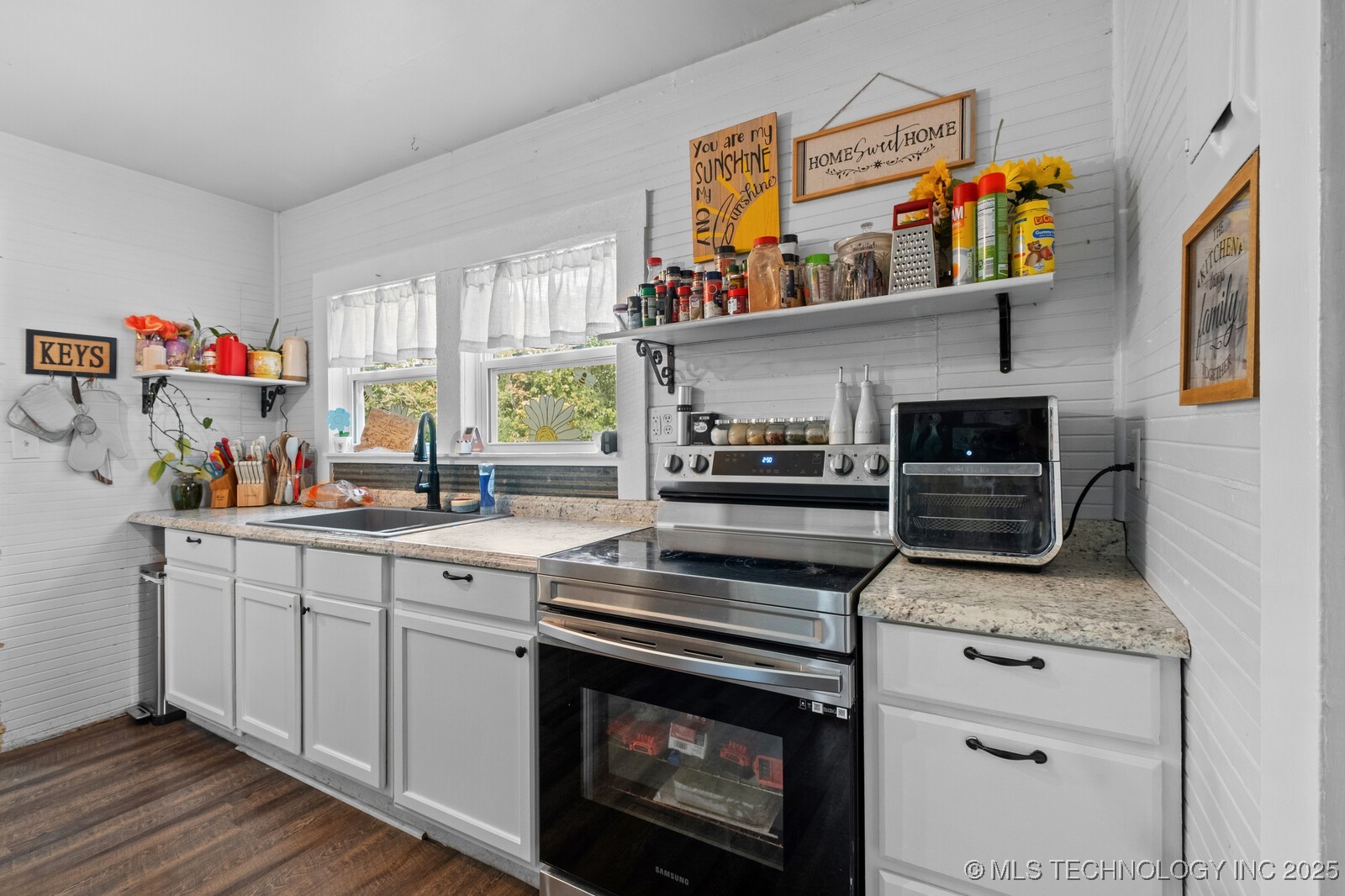 901 W Cherokee Property Photo 10