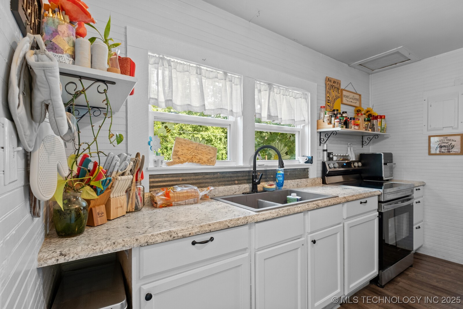 901 W Cherokee Property Photo 11