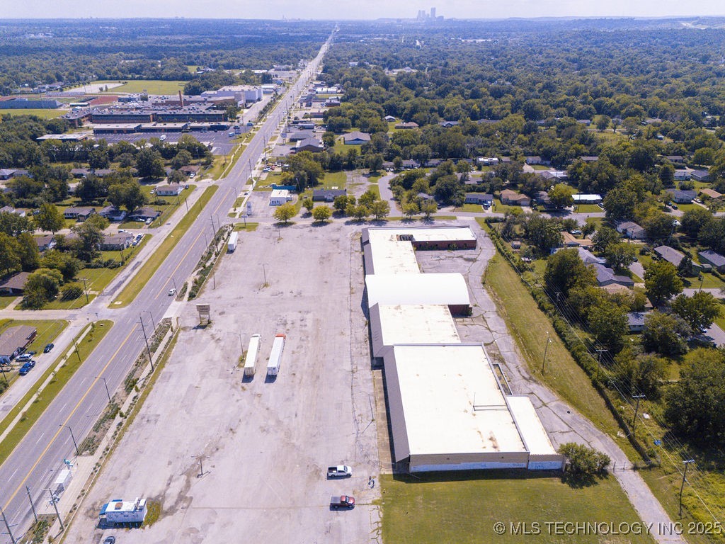 5260 N Peoria Avenue Property Photo 1