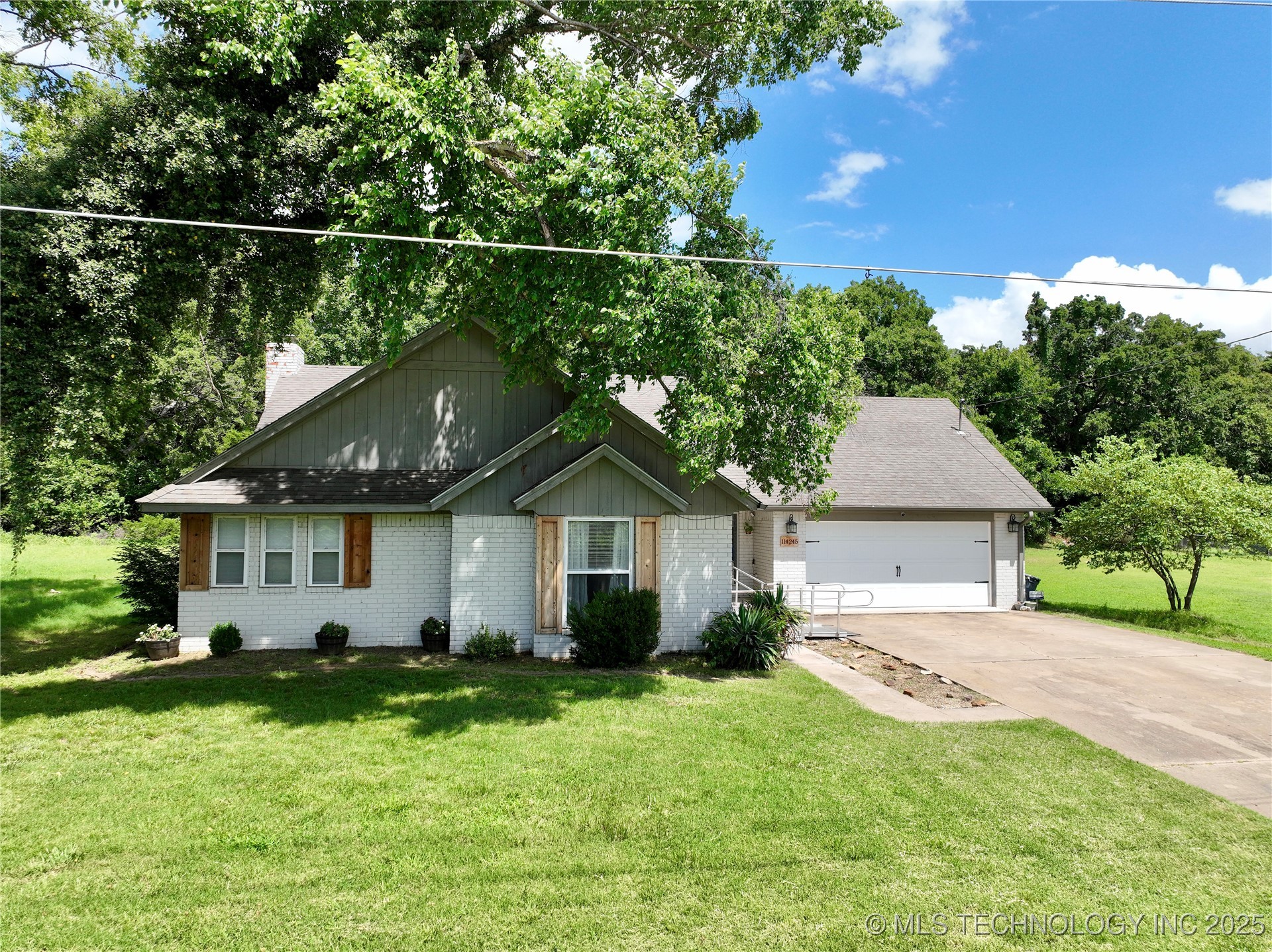 114245 S 4172 Road Property Photo 1