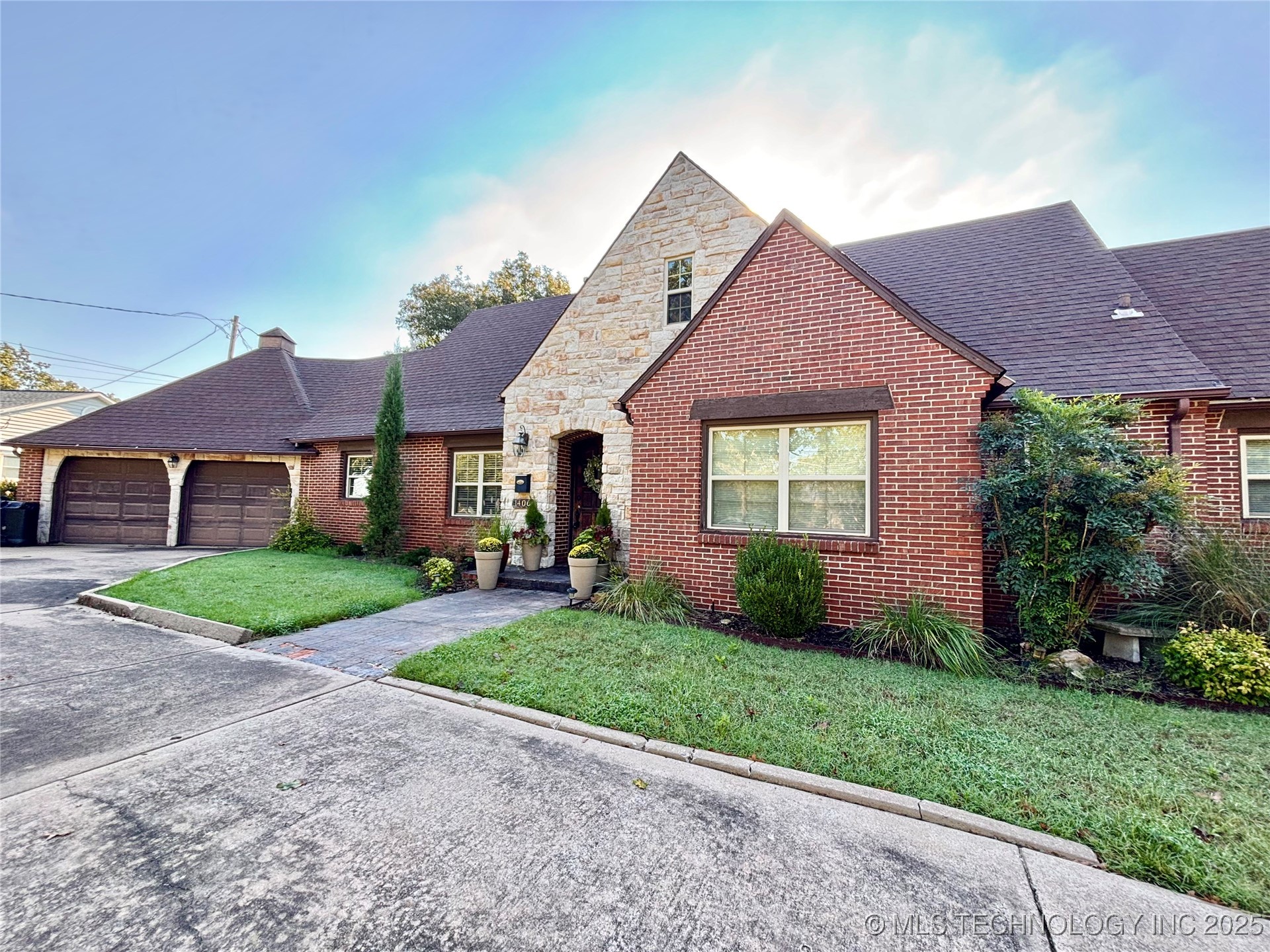 1406 Country Club Road Property Photo 1