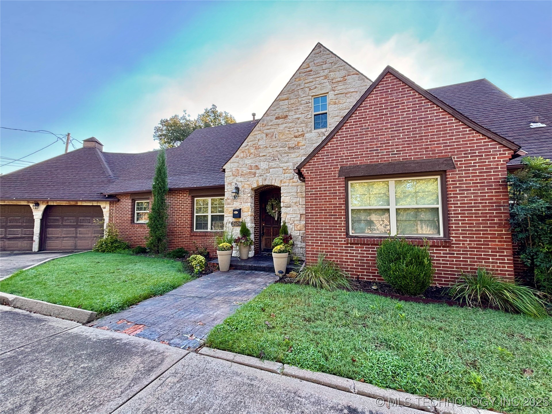 1406 Country Club Road Property Photo 3