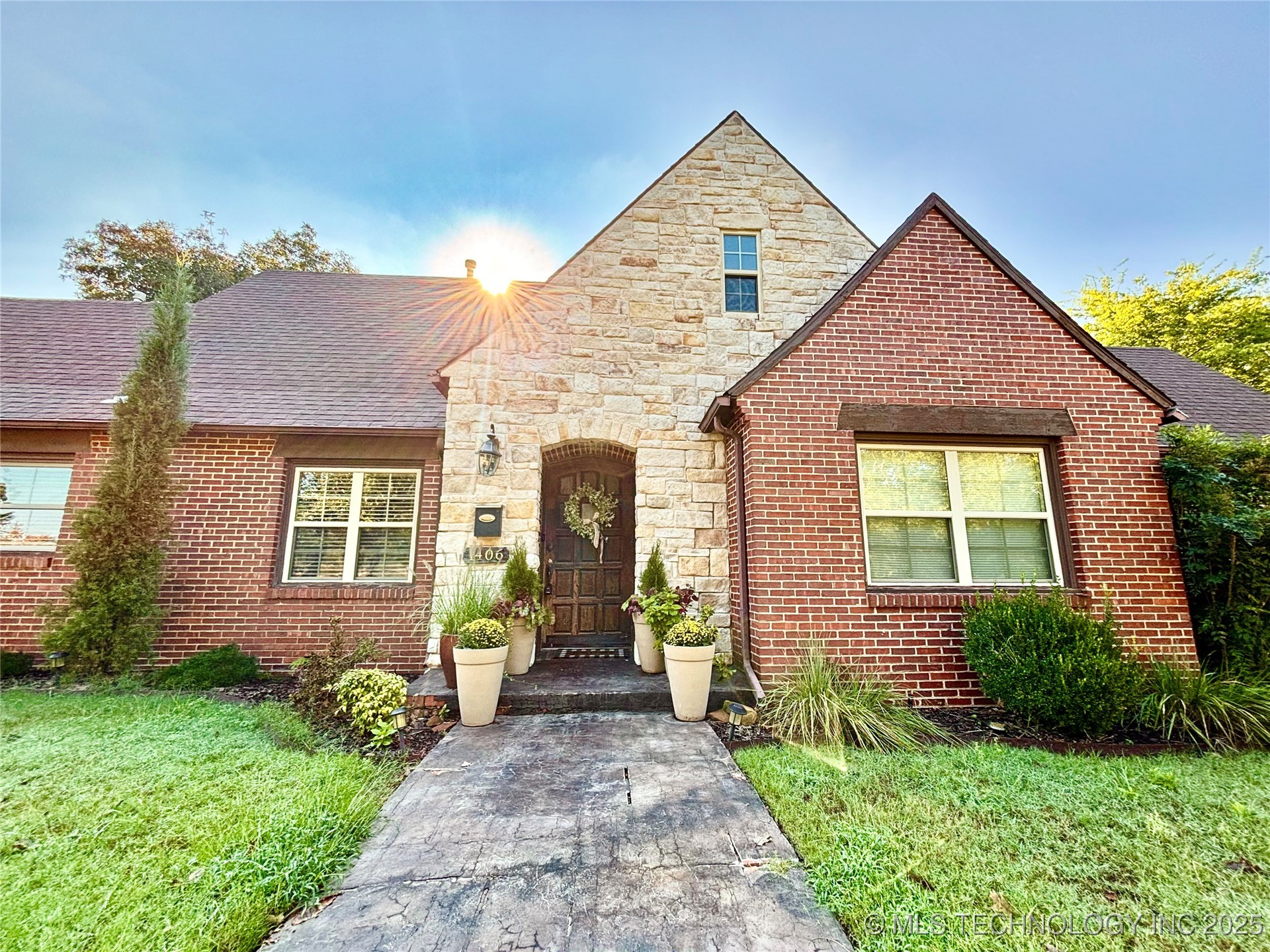 1406 Country Club Road Property Photo 4