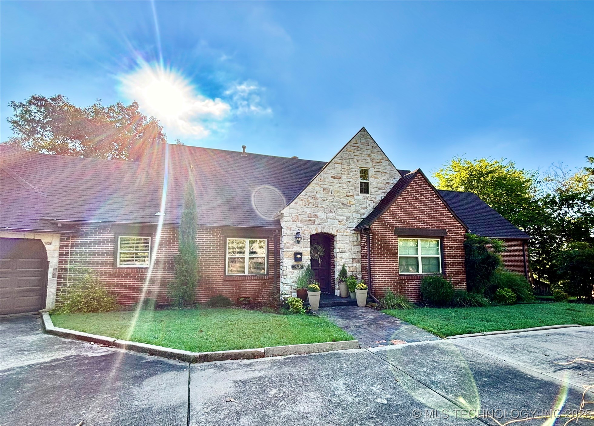 1406 Country Club Road Property Photo 5