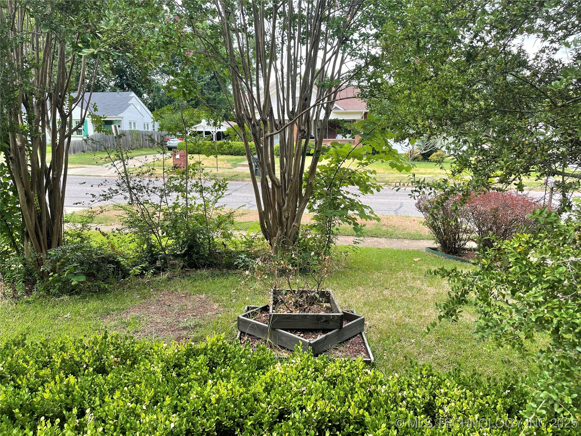 1105 W Elm Property Photo 2