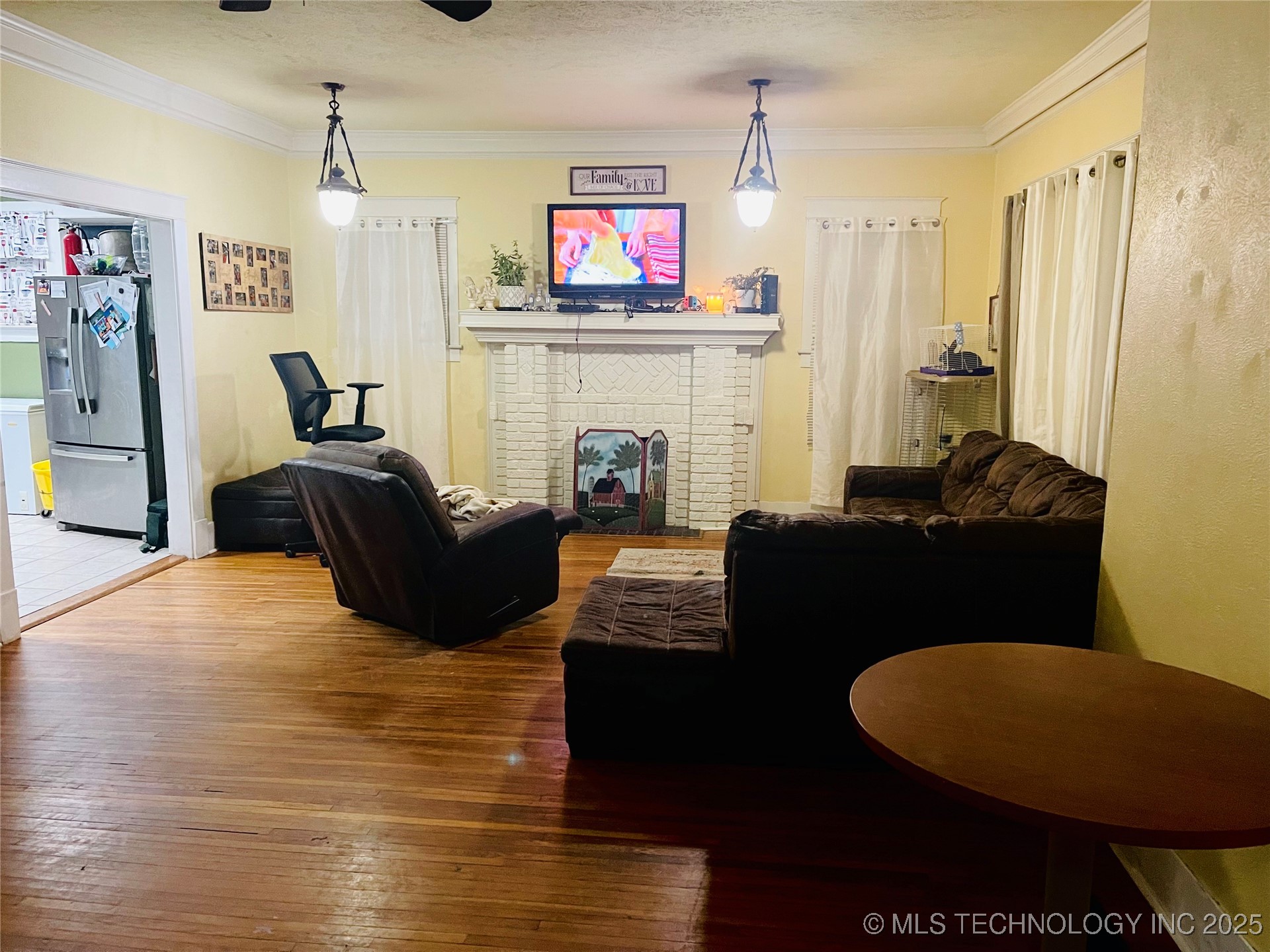 1105 W Elm Property Photo 3