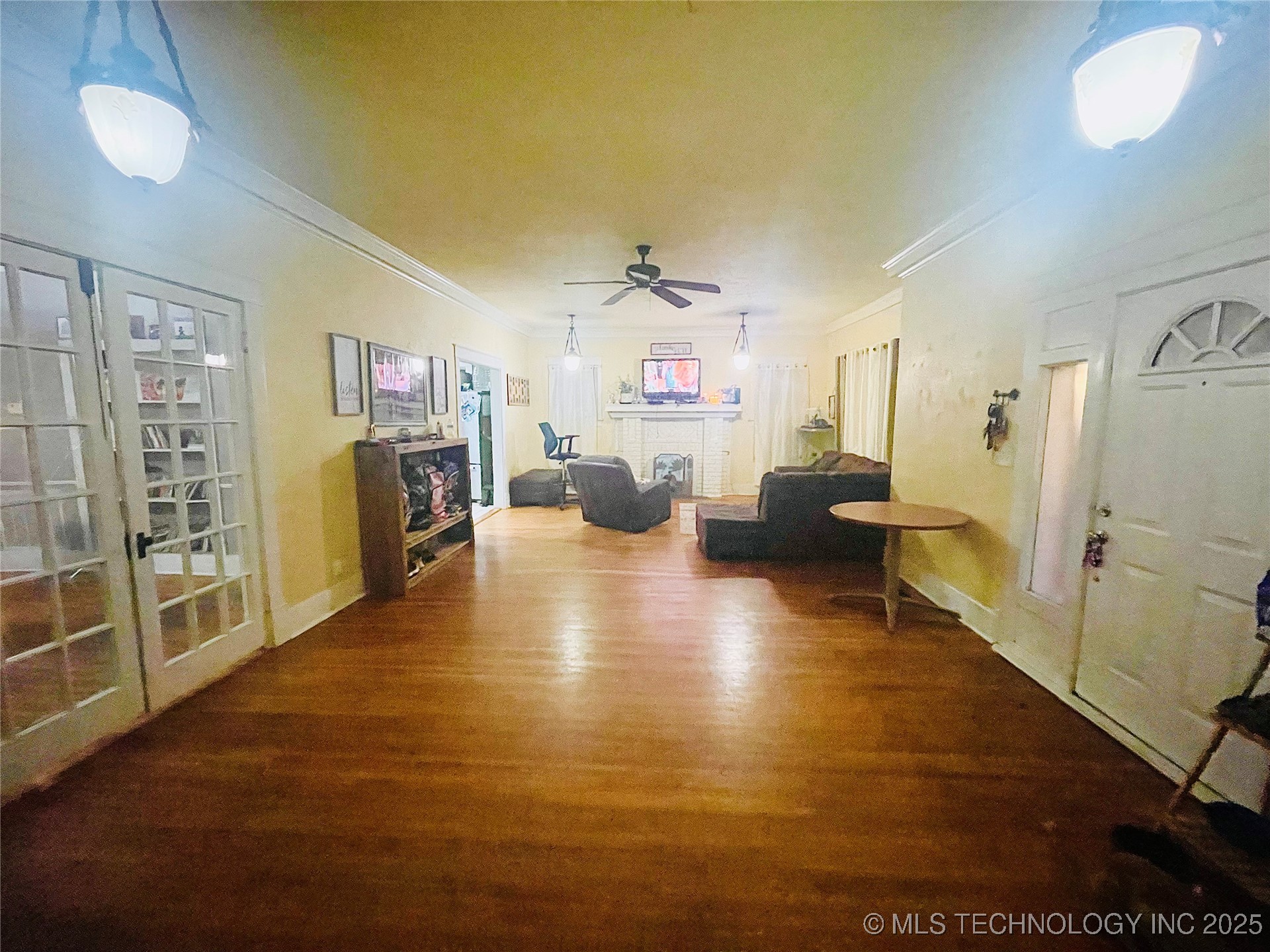 1105 W Elm Property Photo 4