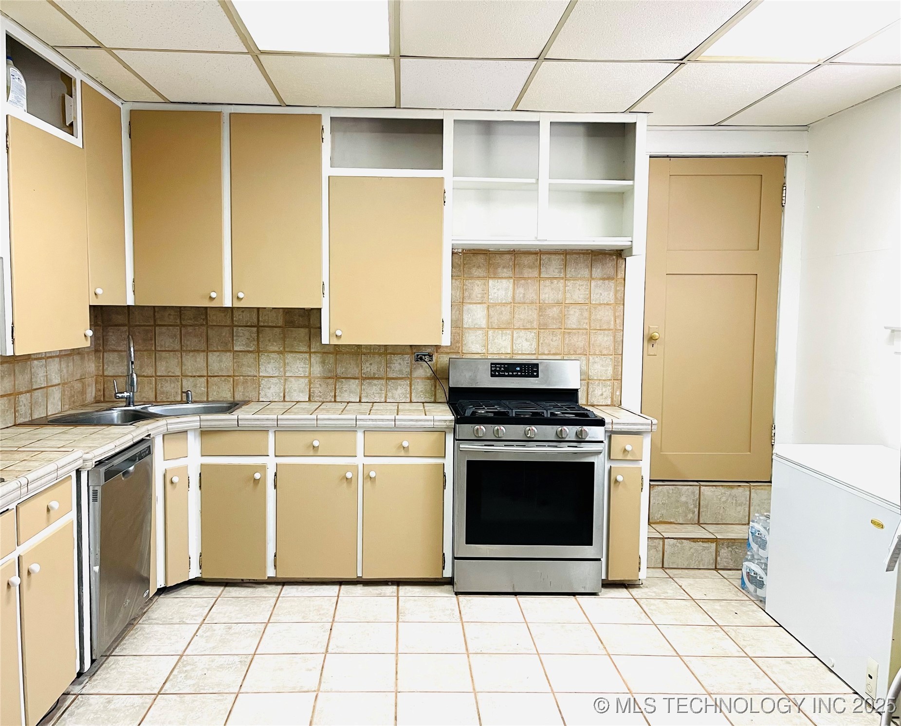 1105 W Elm Property Photo 5