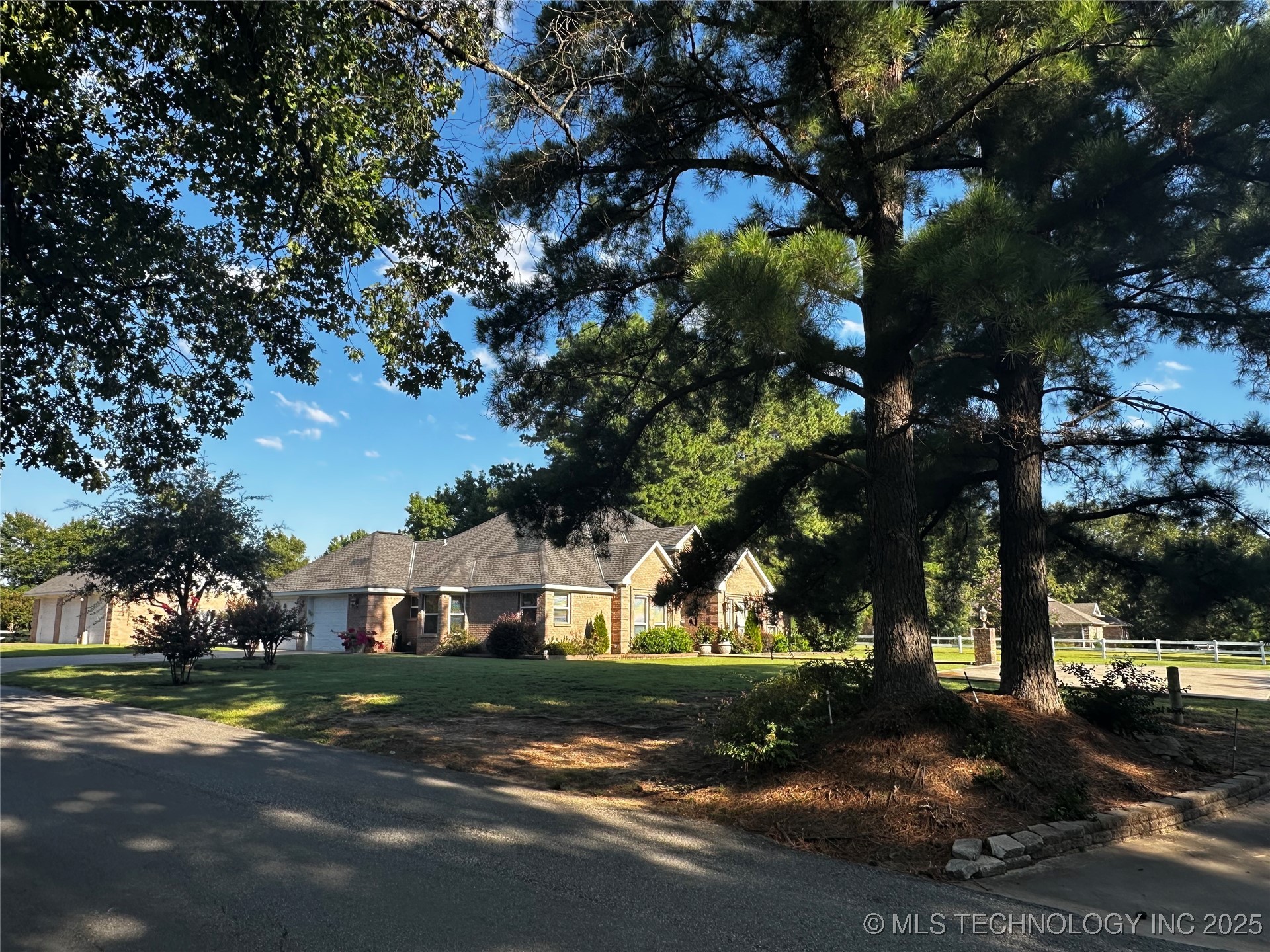 2289 W Community Chapel Road Property Photo 2