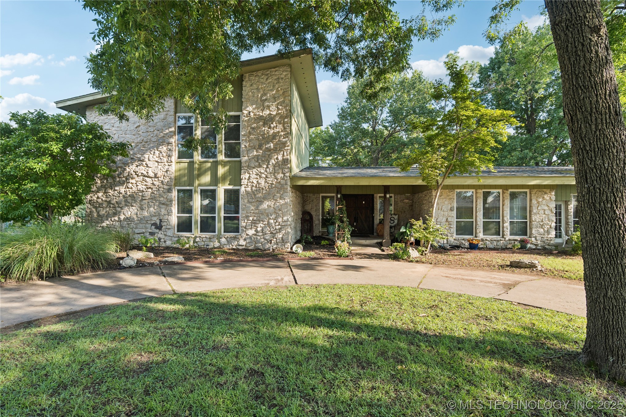 8413 Shadowood Avenue Property Photo 1