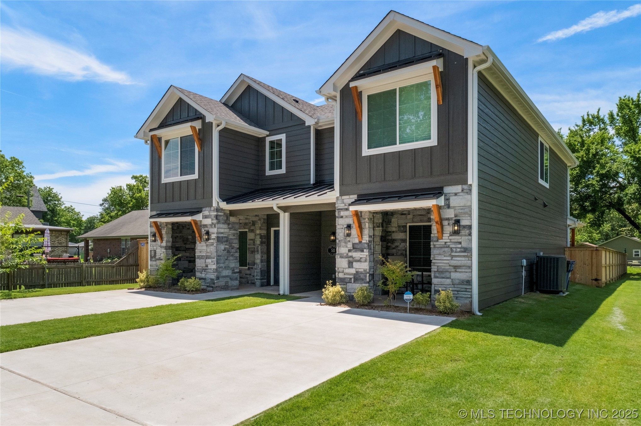 507 W Fort Worth Street Property Photo 4