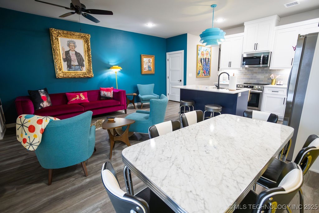 507 W Fort Worth Street Property Photo 6