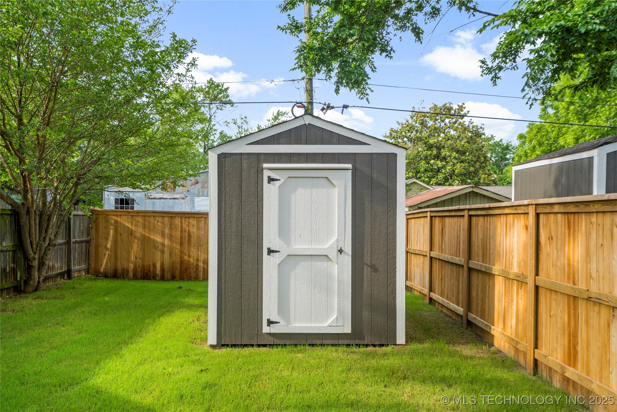 507 W Fort Worth Street Property Photo 13