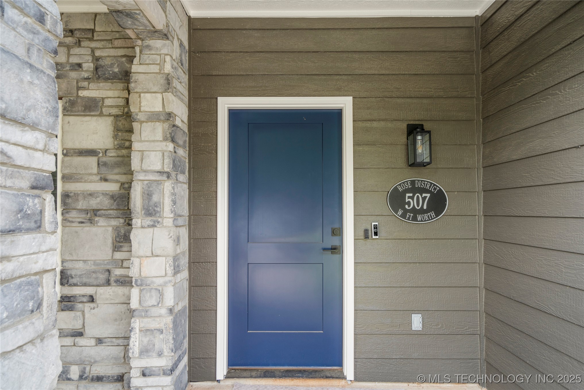 507 W Fort Worth Street Property Photo 14