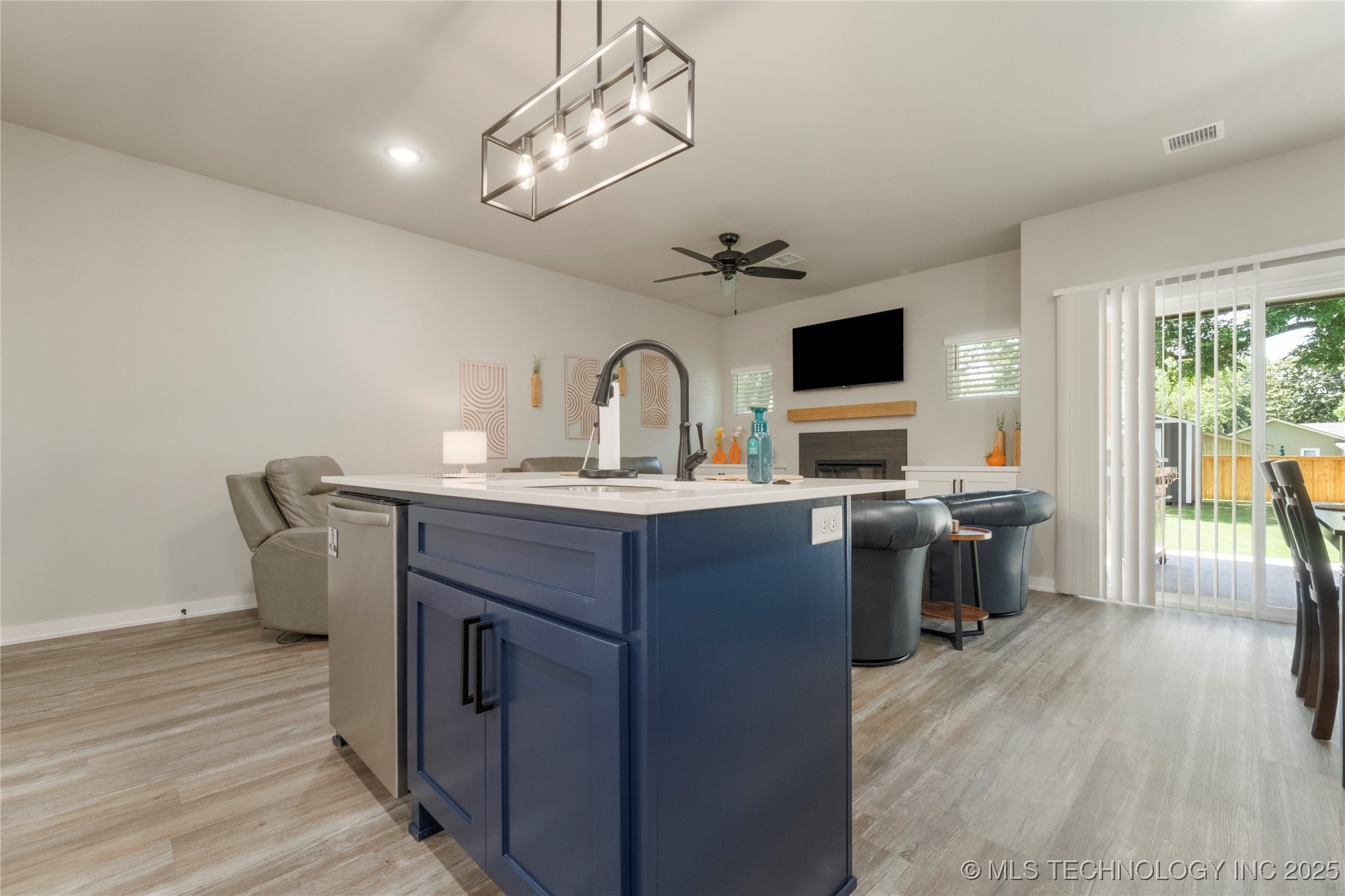 507 W Fort Worth Street Property Photo 16