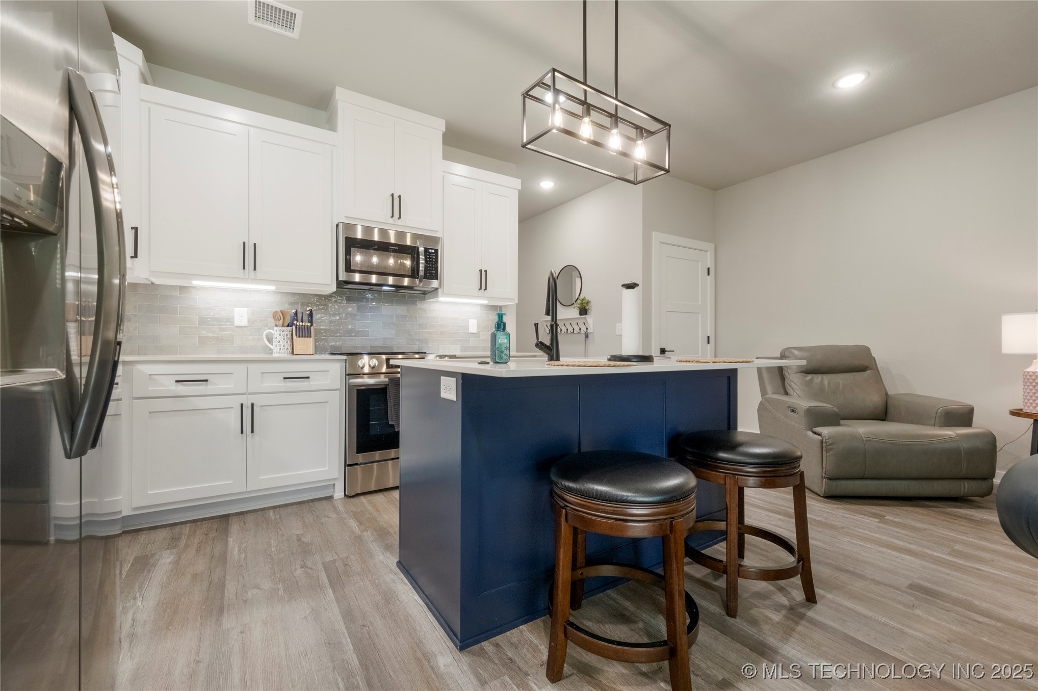 507 W Fort Worth Street Property Photo 17