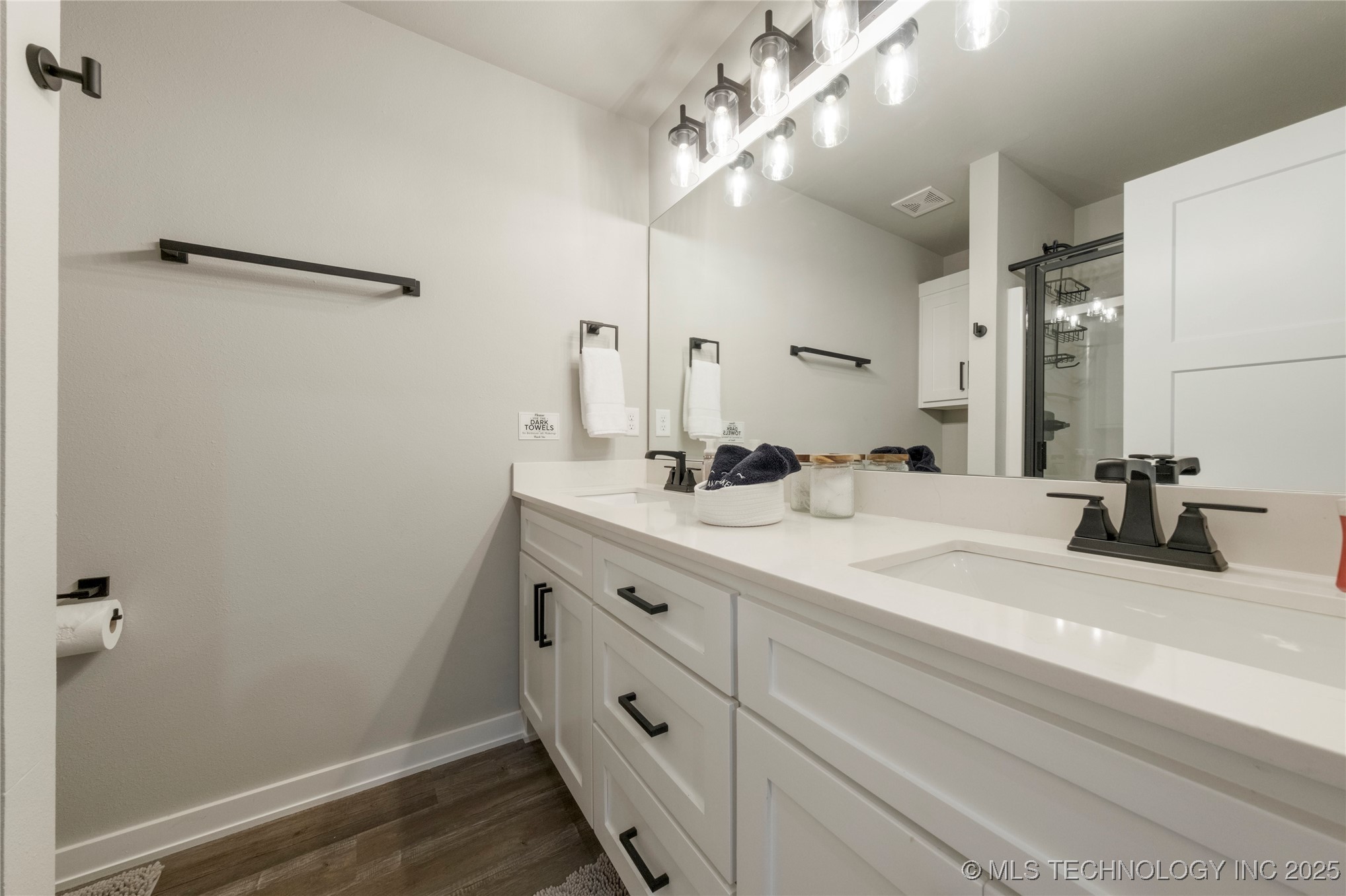 507 W Fort Worth Street Property Photo 30