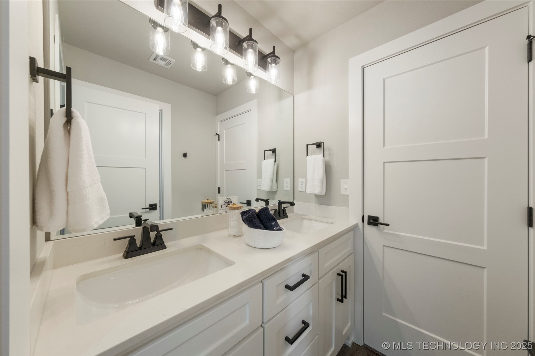 507 W Fort Worth Street Property Photo 51