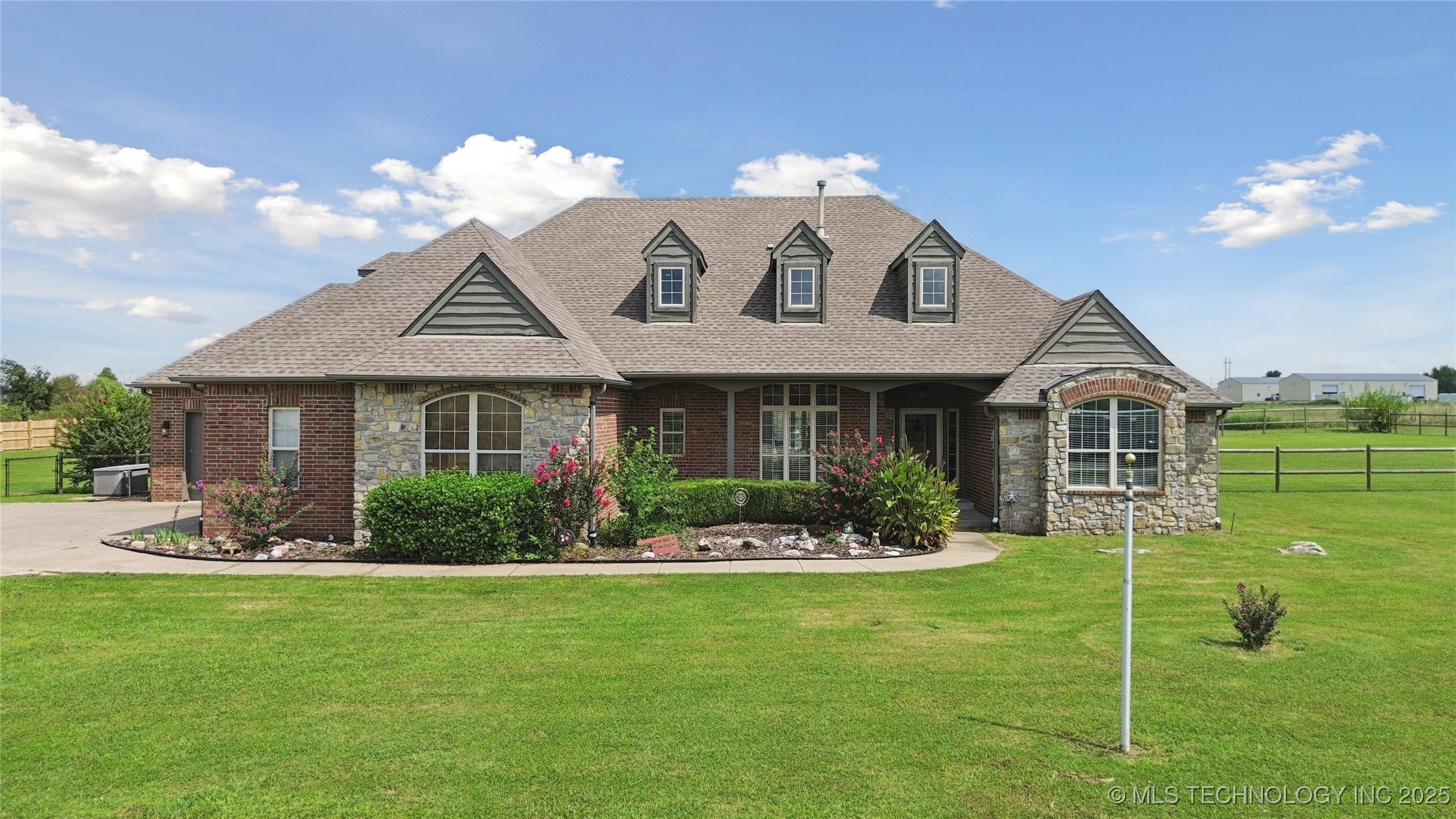 16671 S 9 Avenue W Property Photo 1