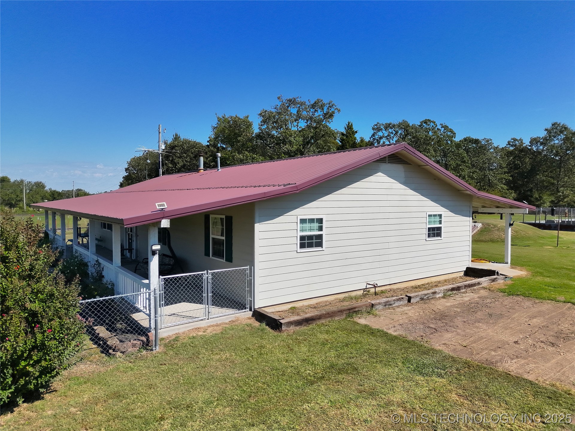 472618 E 775 Road Property Photo 6