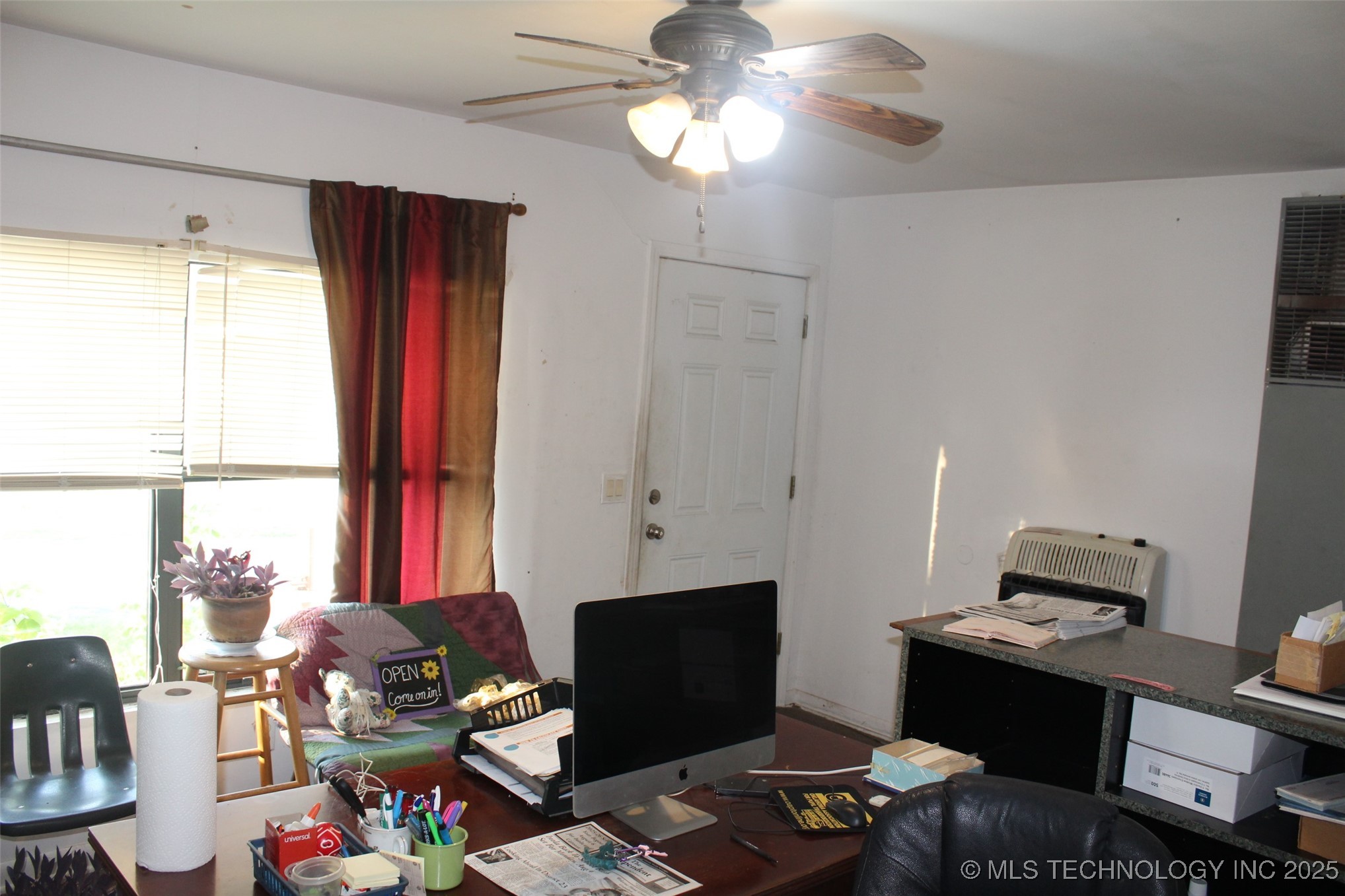 113 Commercial Street W Property Photo 3