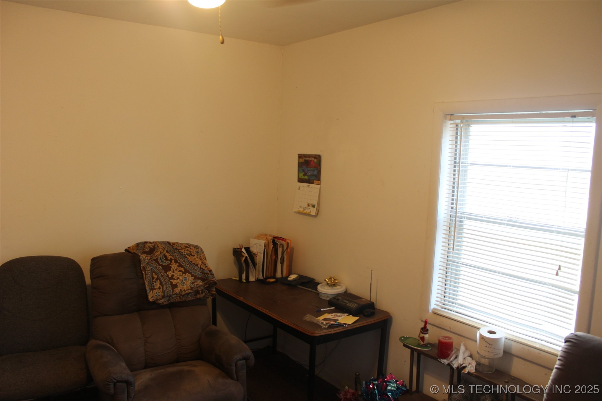 113 Commercial Street W Property Photo 8