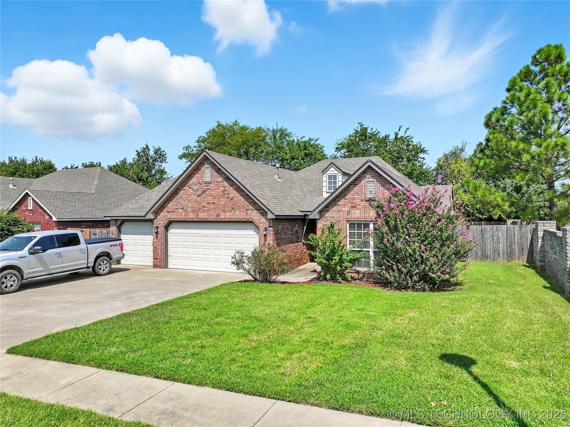 12809 E 69th Street North Property Photo 4