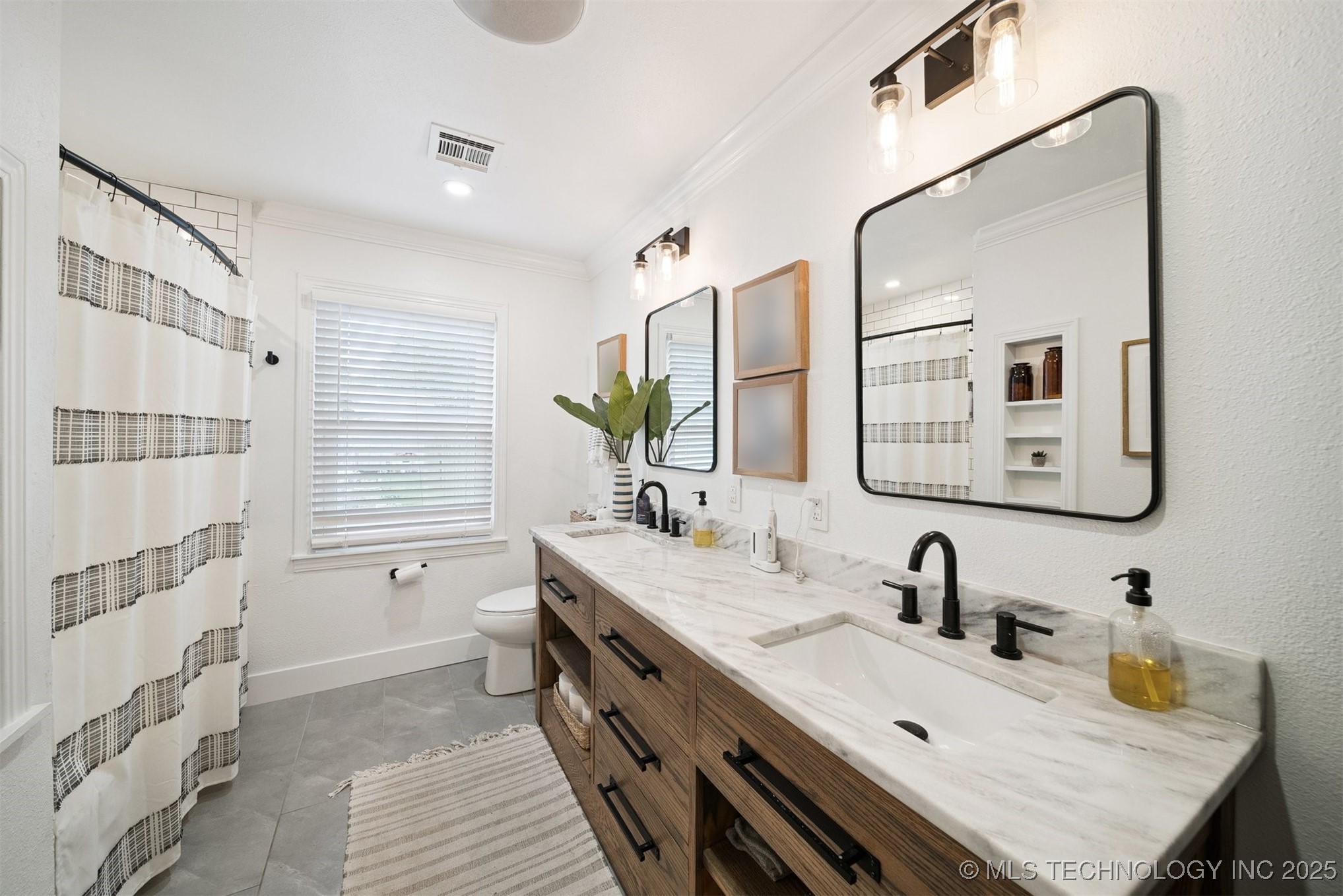 403 E Freeport Street Property Photo 18