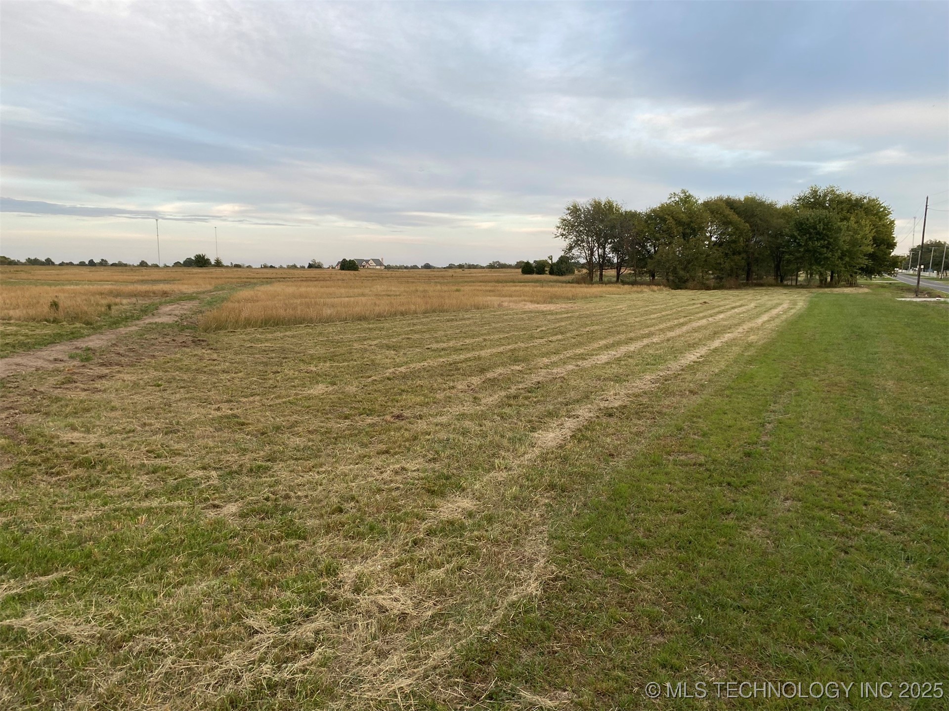 27 N Gaither Street Property Photo 2