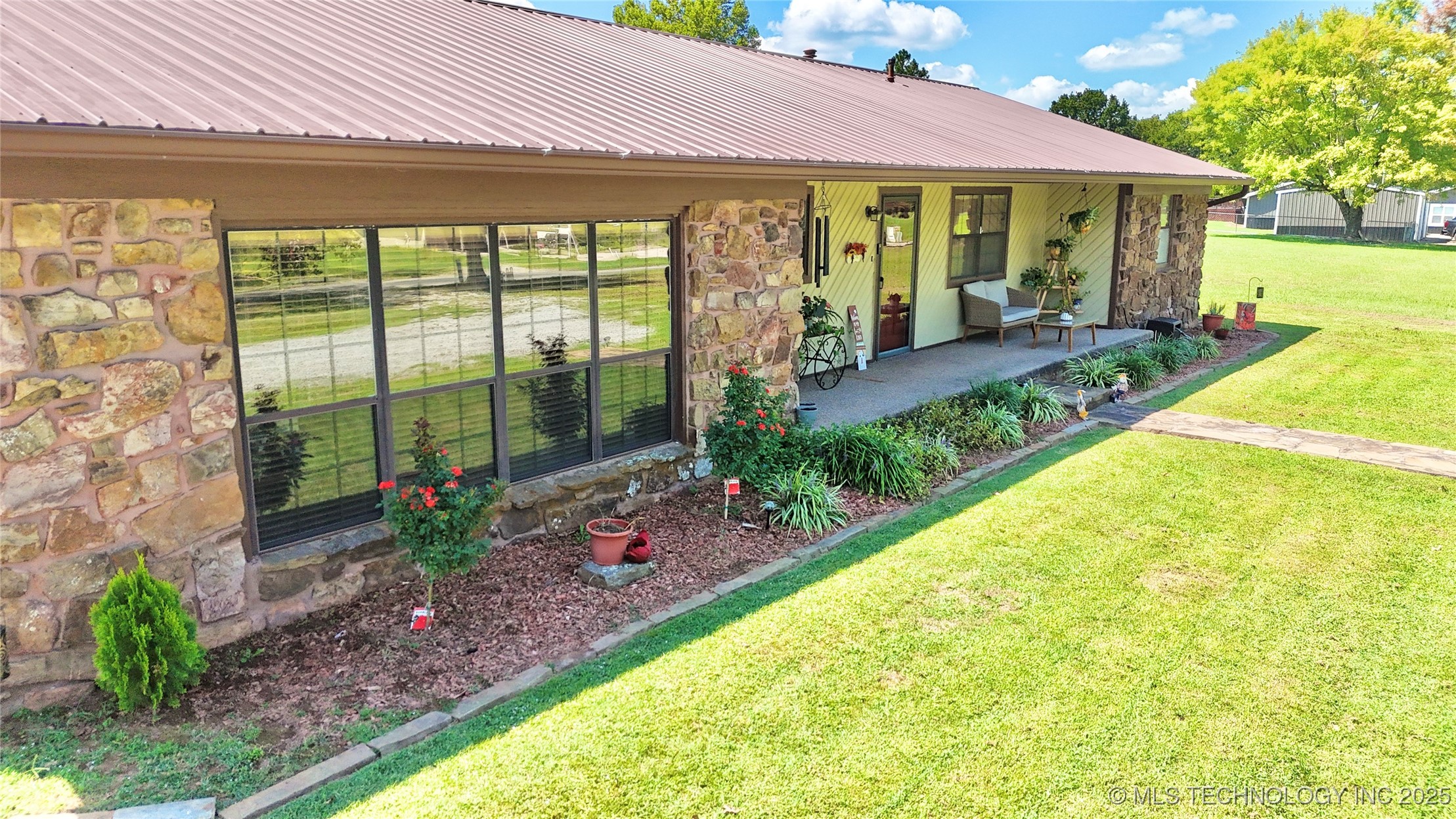 1710 E Old Military Road Property Photo 3