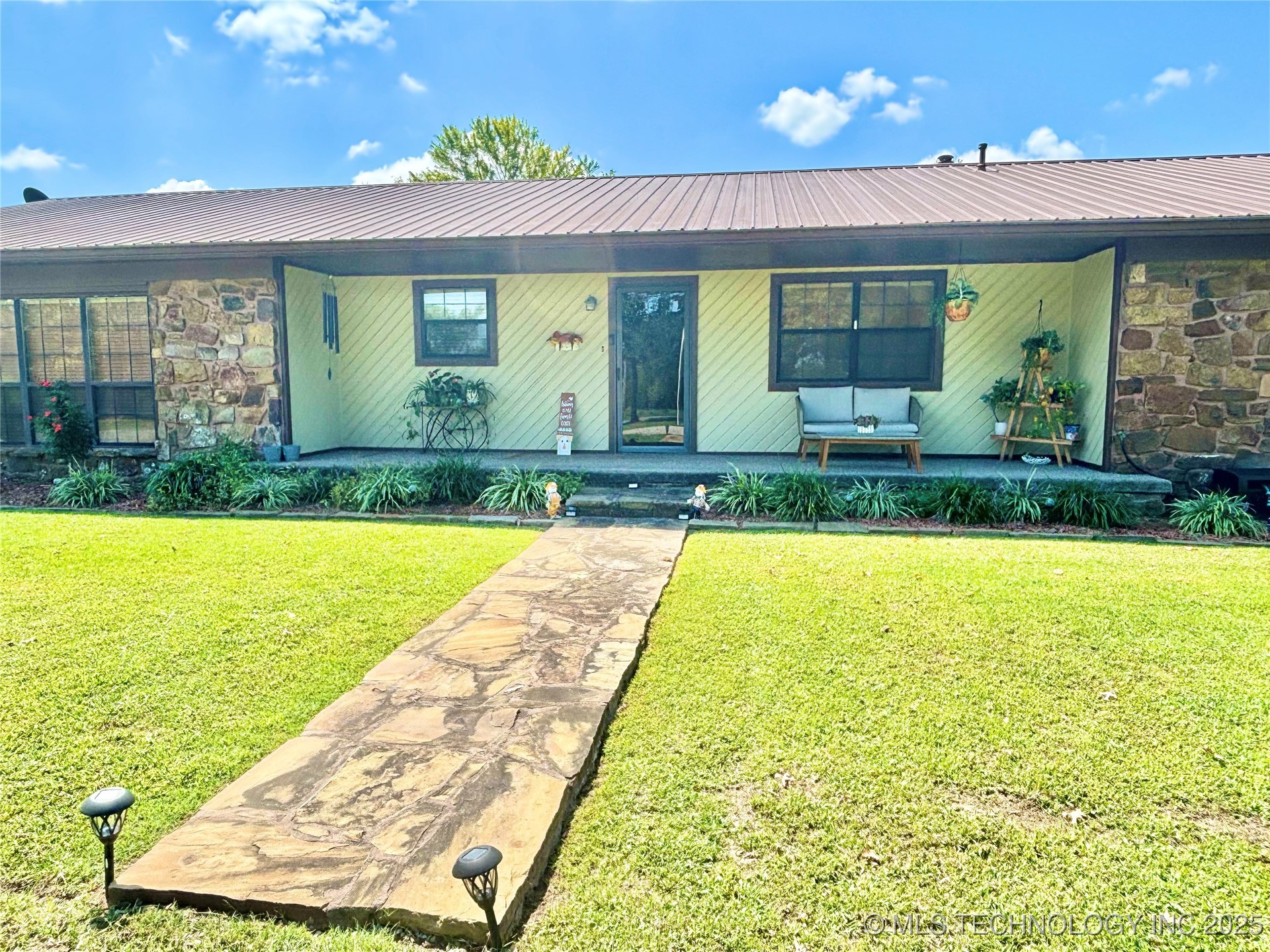 1710 E Old Military Road Property Photo 4