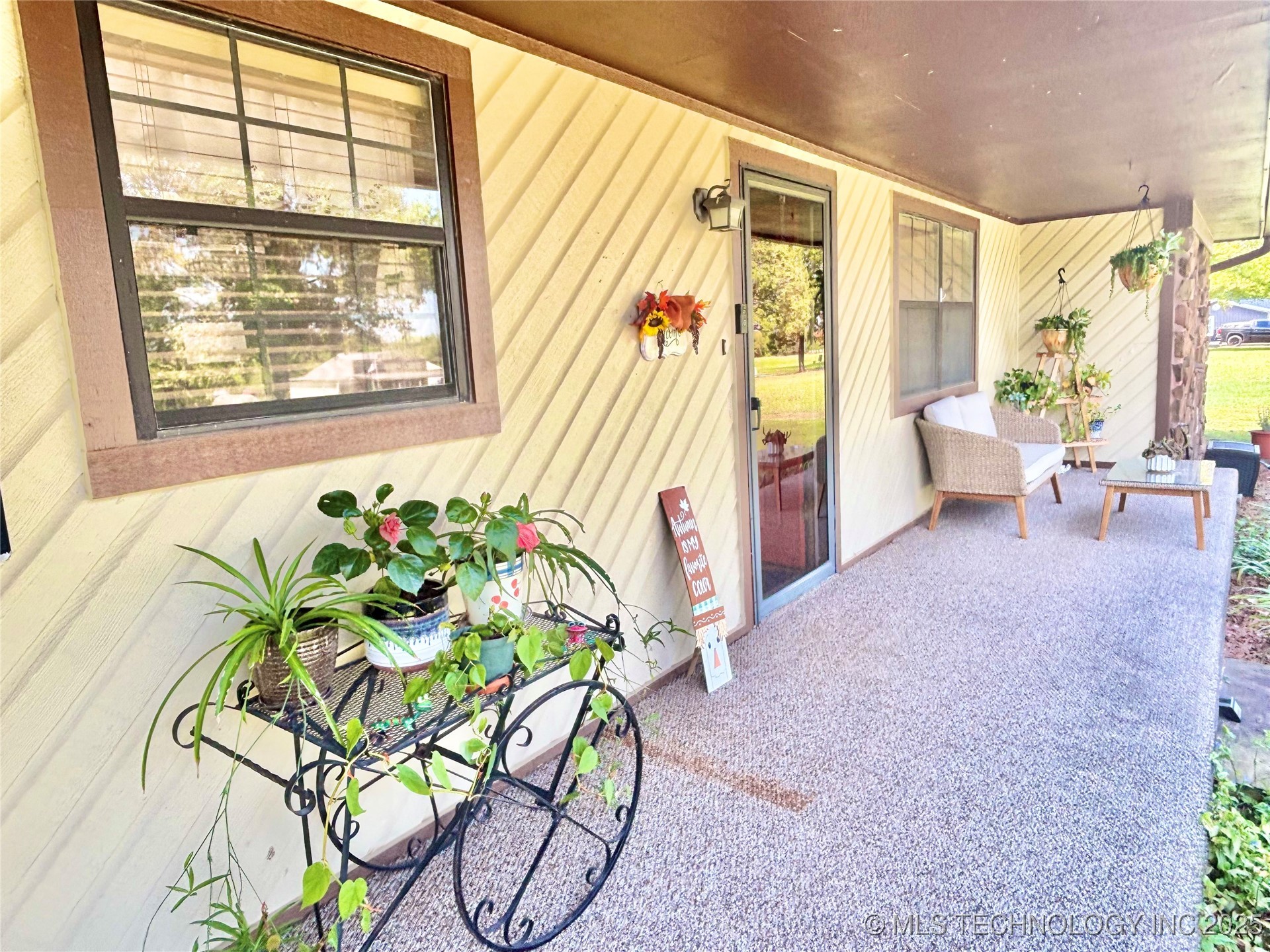 1710 E Old Military Road Property Photo 5