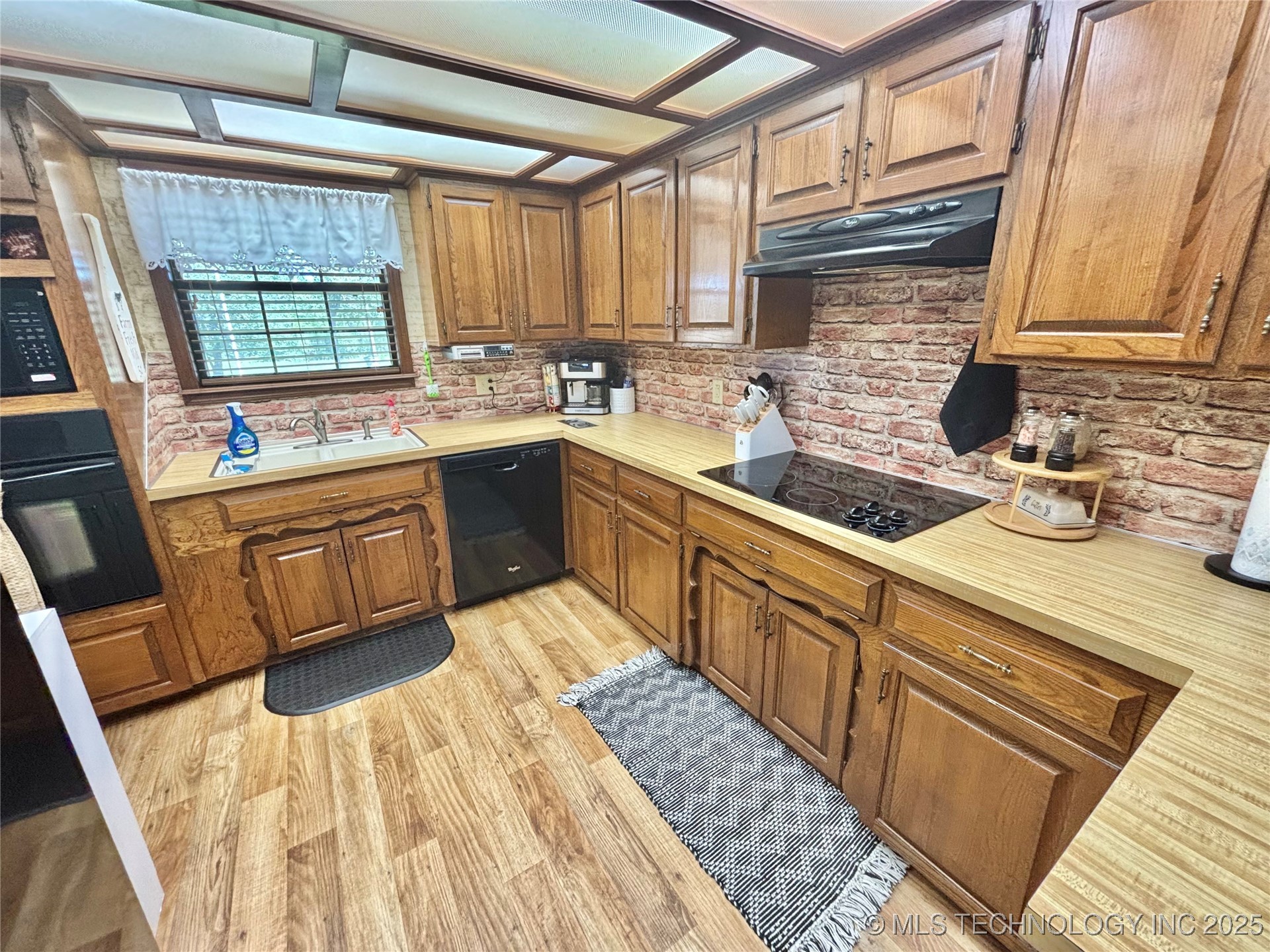 1710 E Old Military Road Property Photo 11