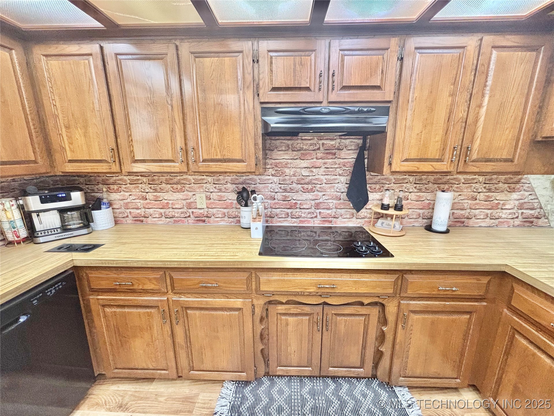 1710 E Old Military Road Property Photo 13