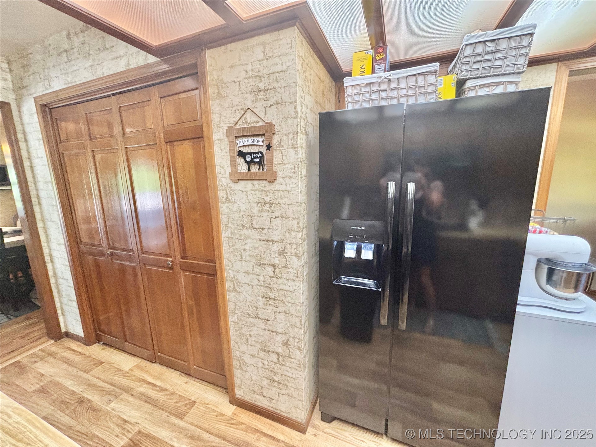 1710 E Old Military Road Property Photo 14