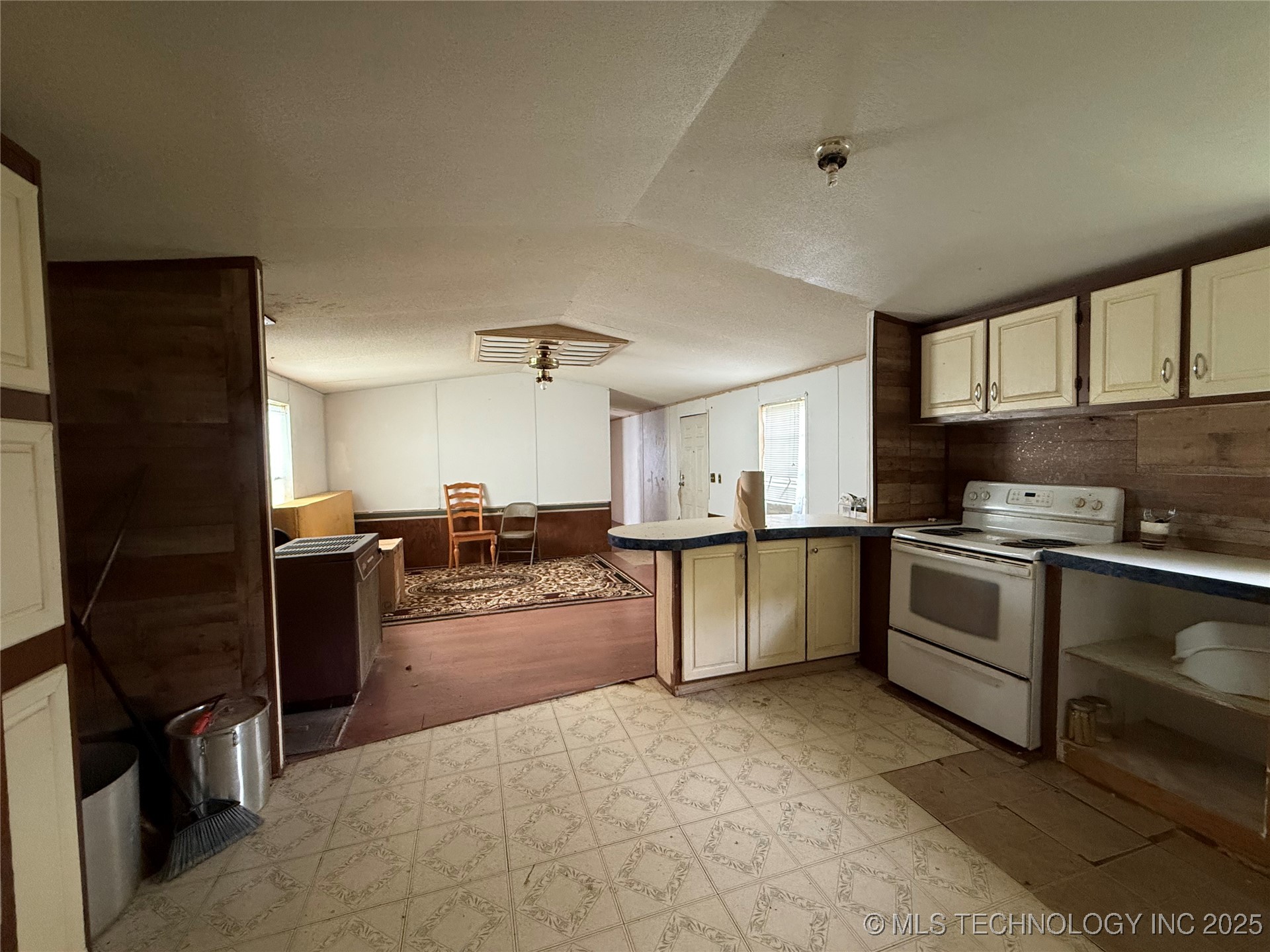 34621 S 685 Road Property Photo 12