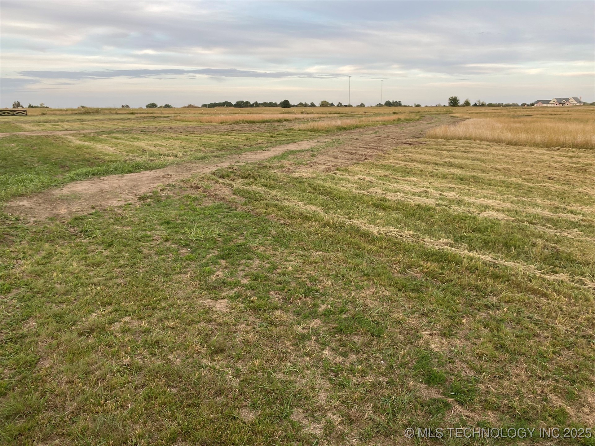 137 N Gaither Road Property Photo 5